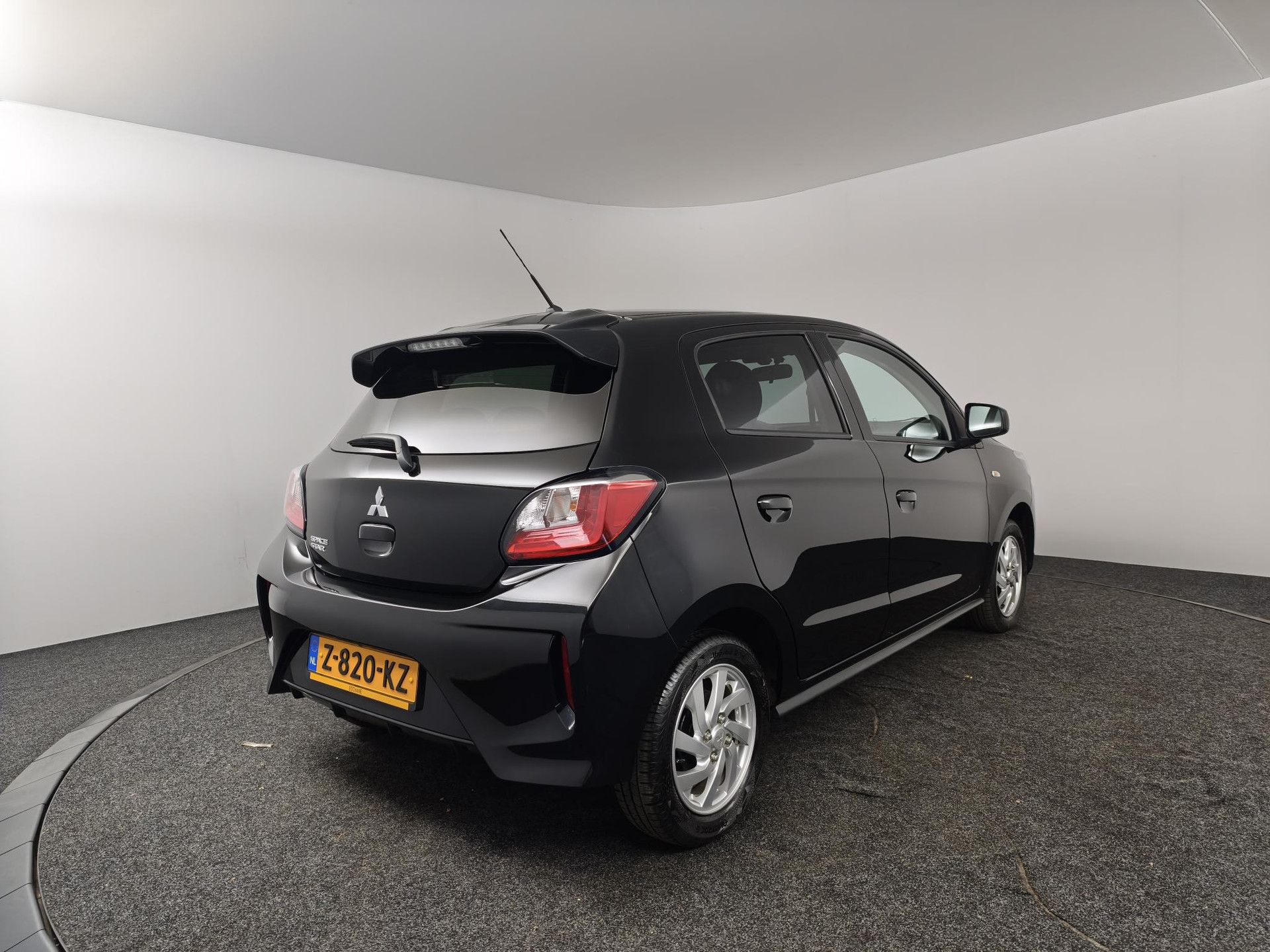 Mitsubishi SpaceStar met kenteken Z-820-KZ – achteraanzicht