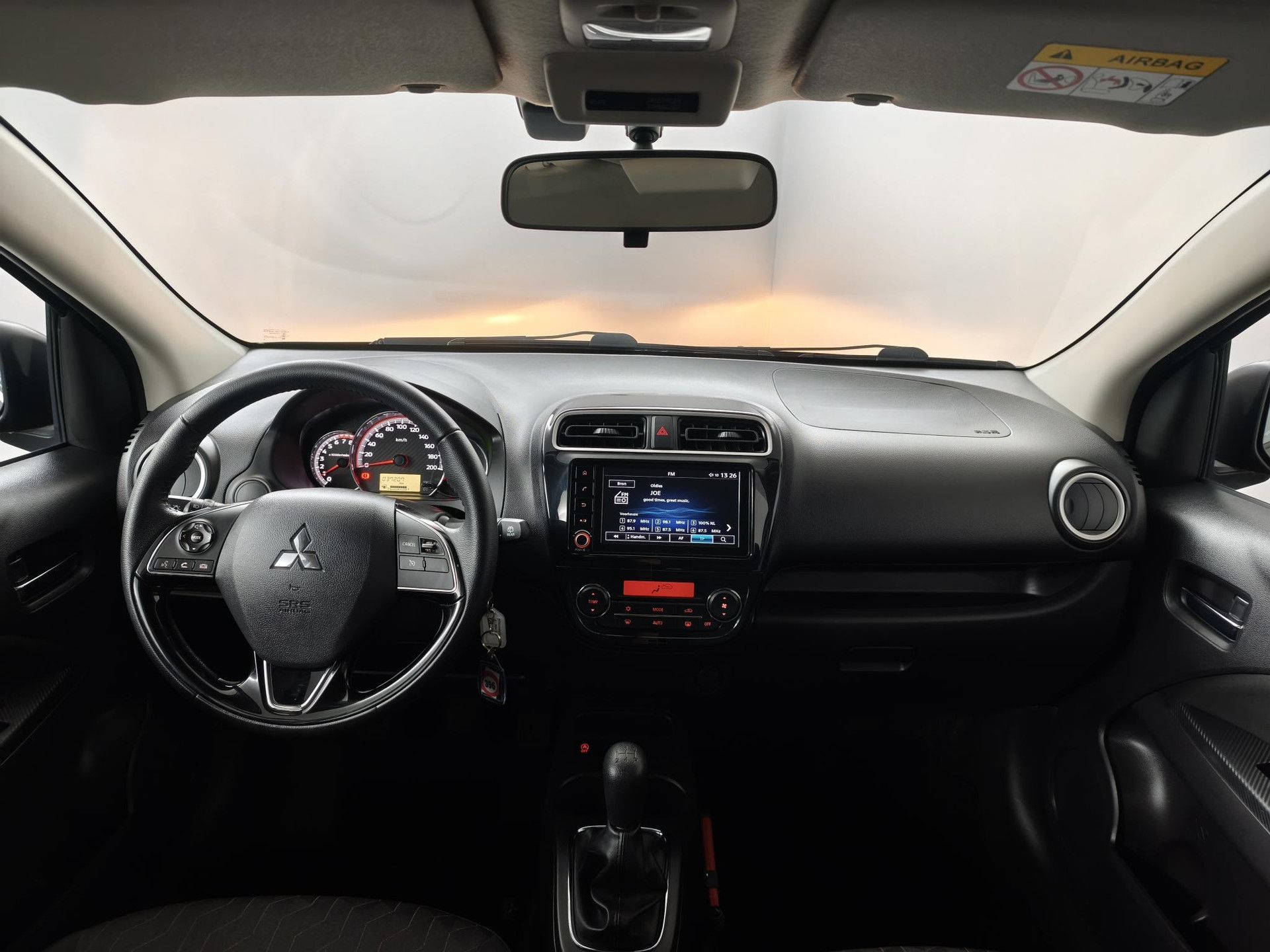 Mitsubishi SpaceStar met kenteken Z-820-KZ – interieur