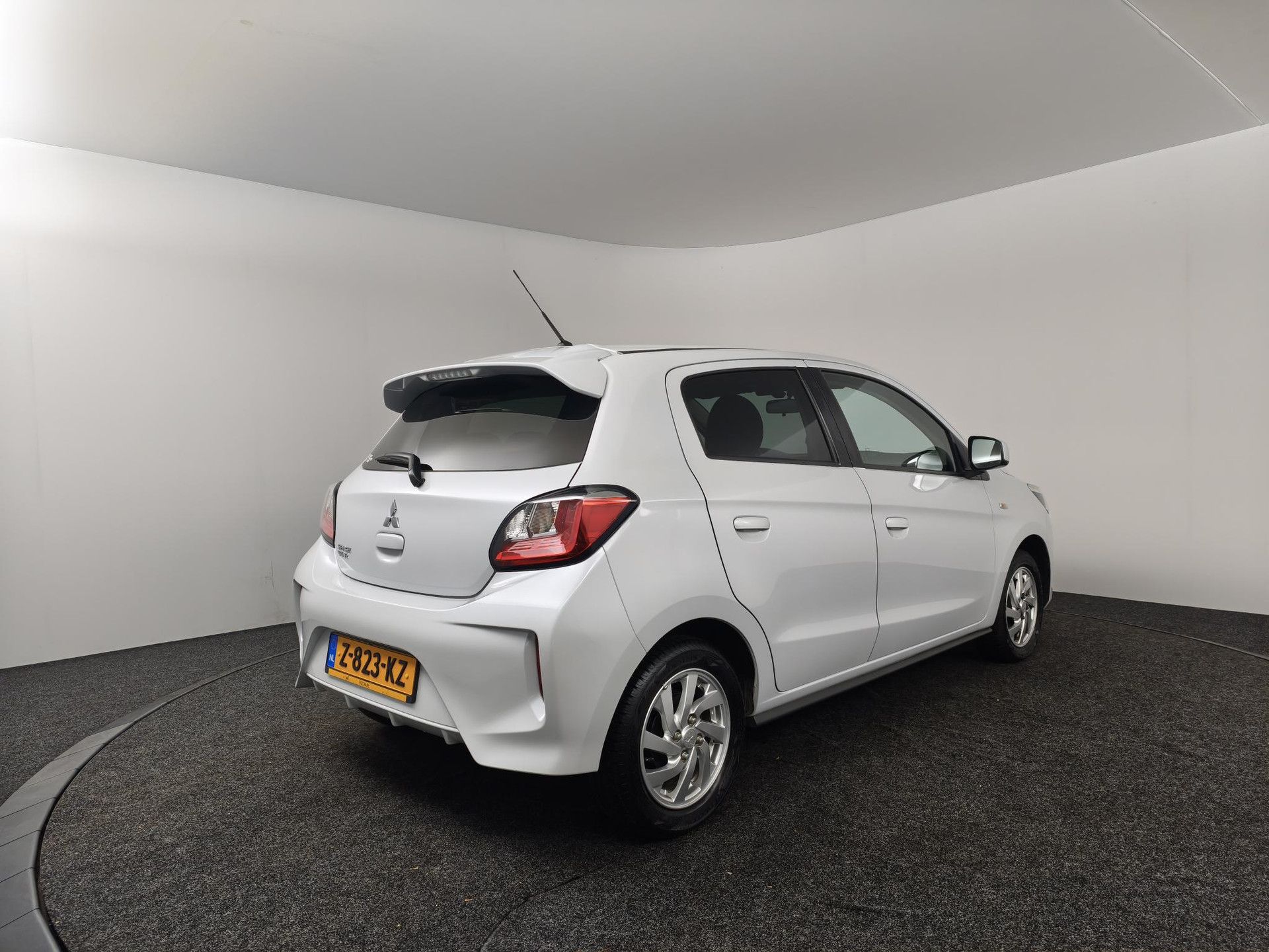 Mitsubishi SpaceStar met kenteken Z-823-KZ – achteraanzicht