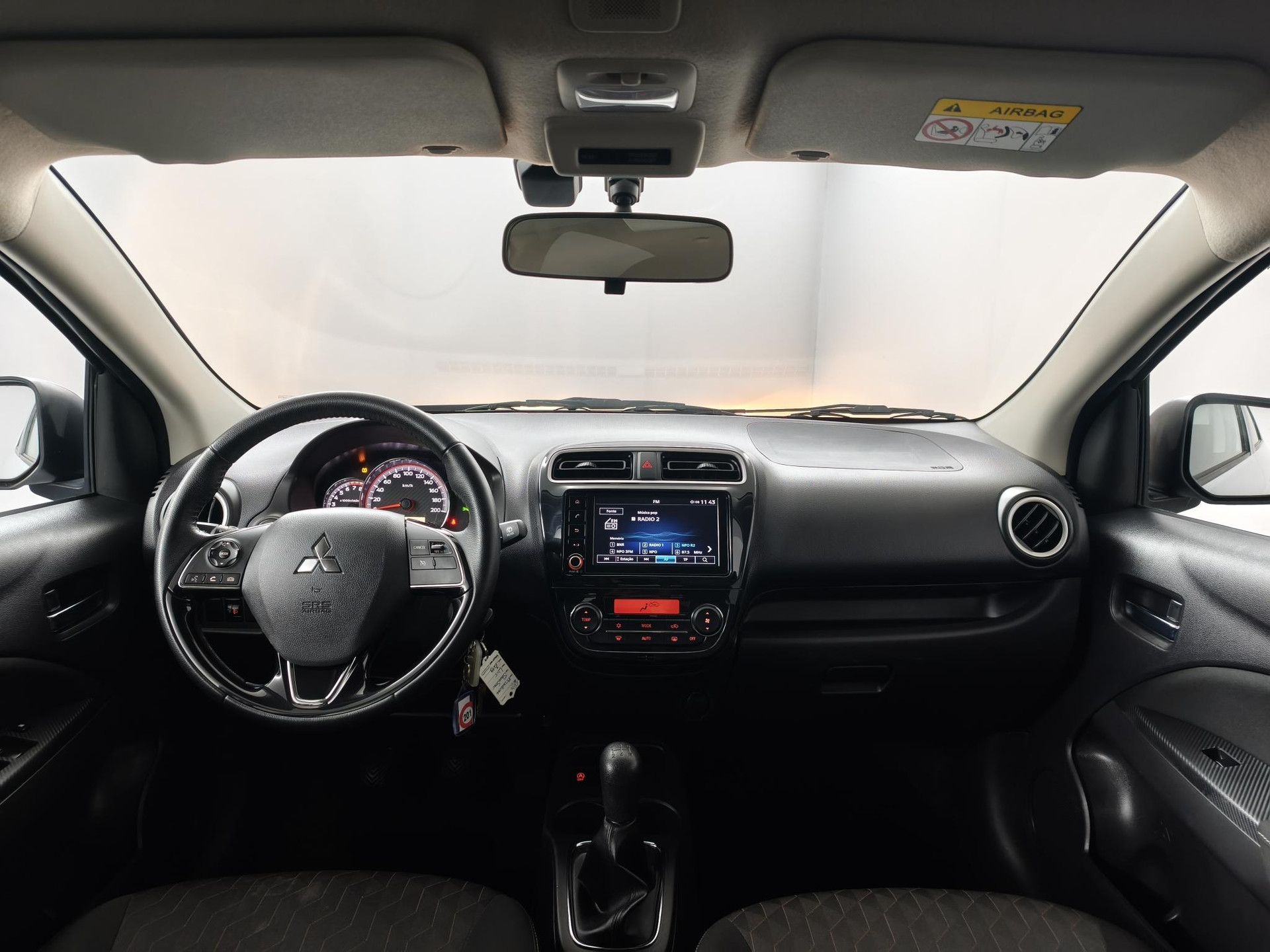 Mitsubishi SpaceStar met kenteken Z-823-KZ – interieur
