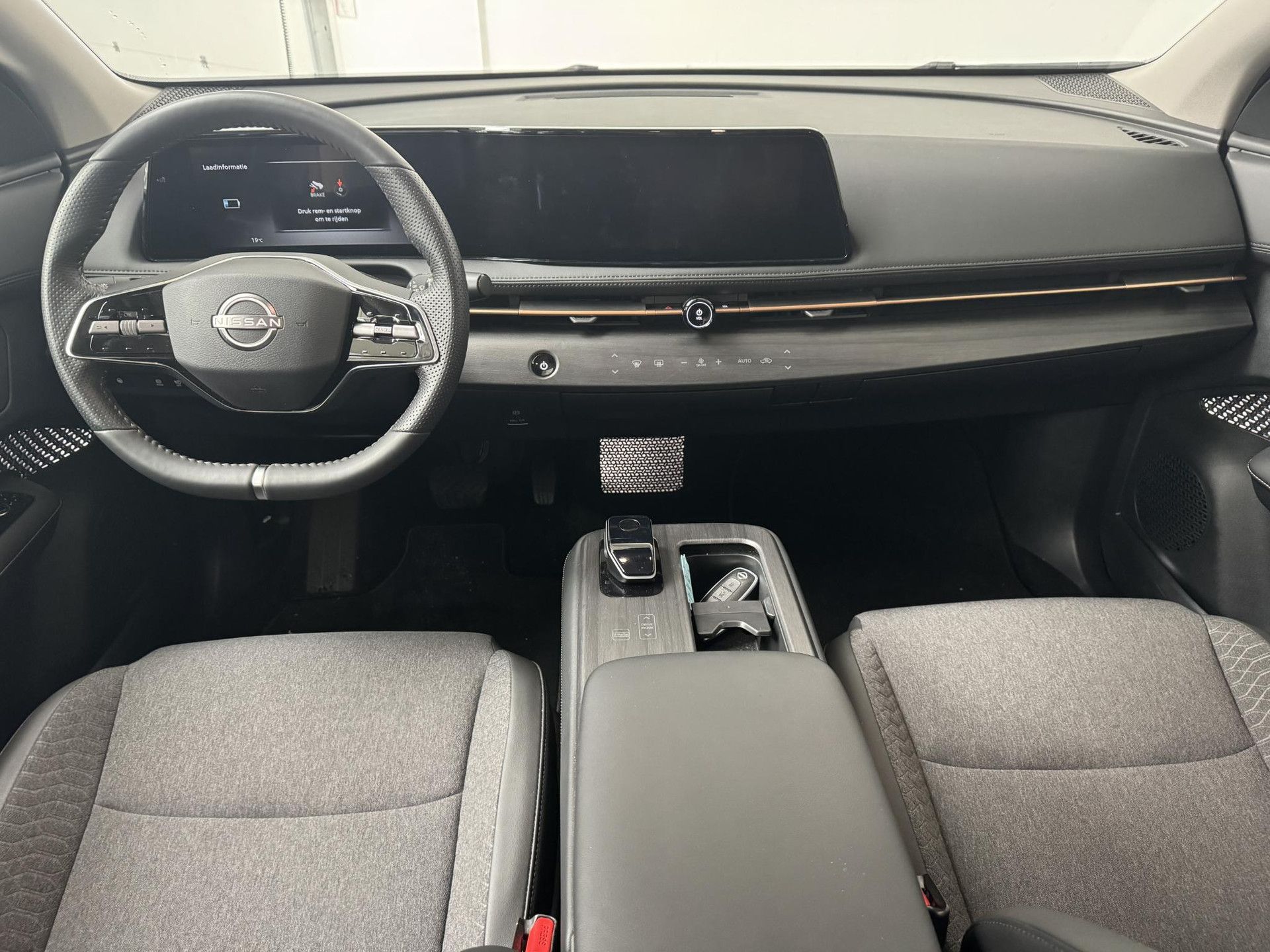 Nissan ARIYA met kenteken JSP-99-G – interieur