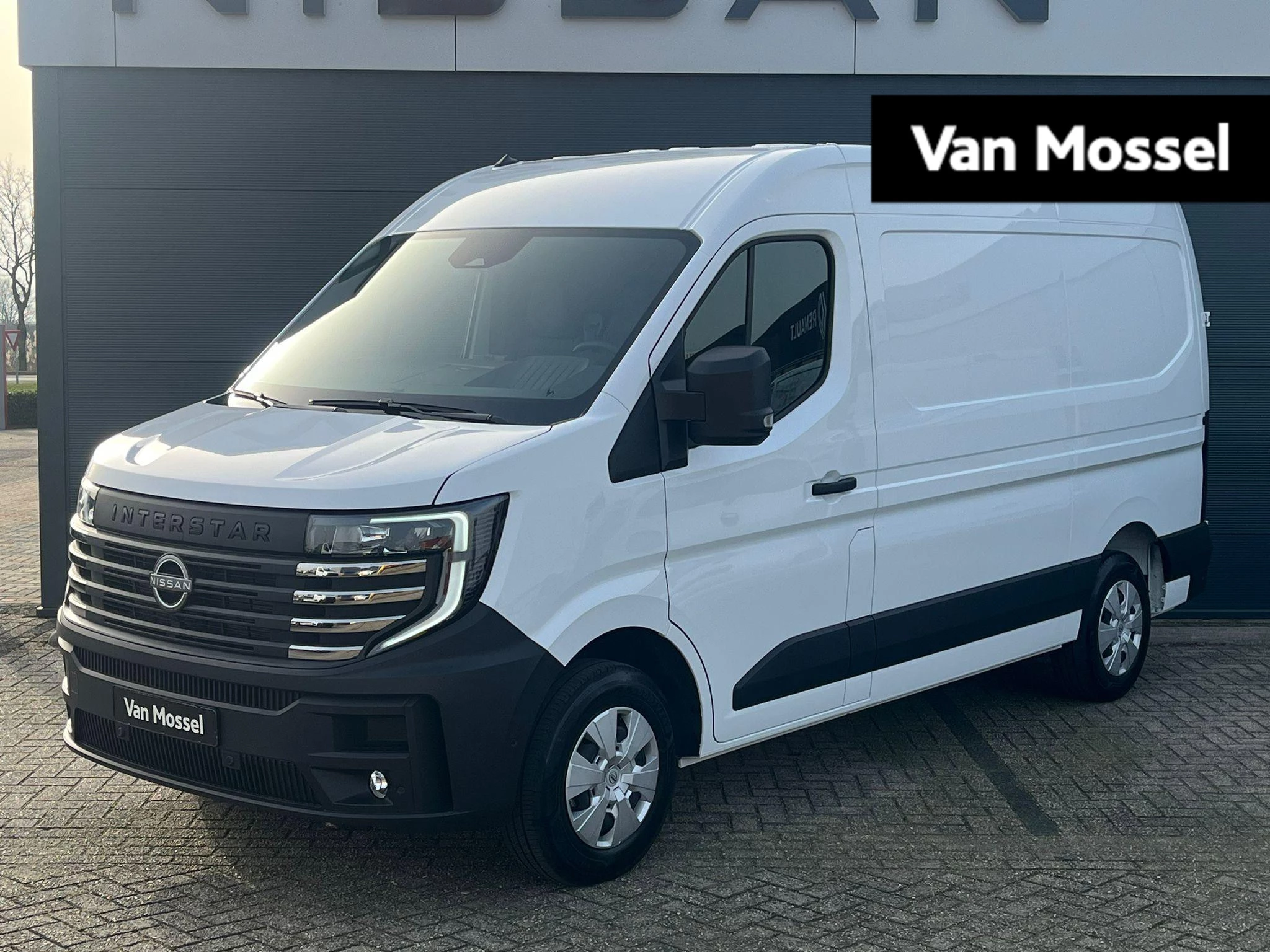 Nissan Interstar – autofoto 2