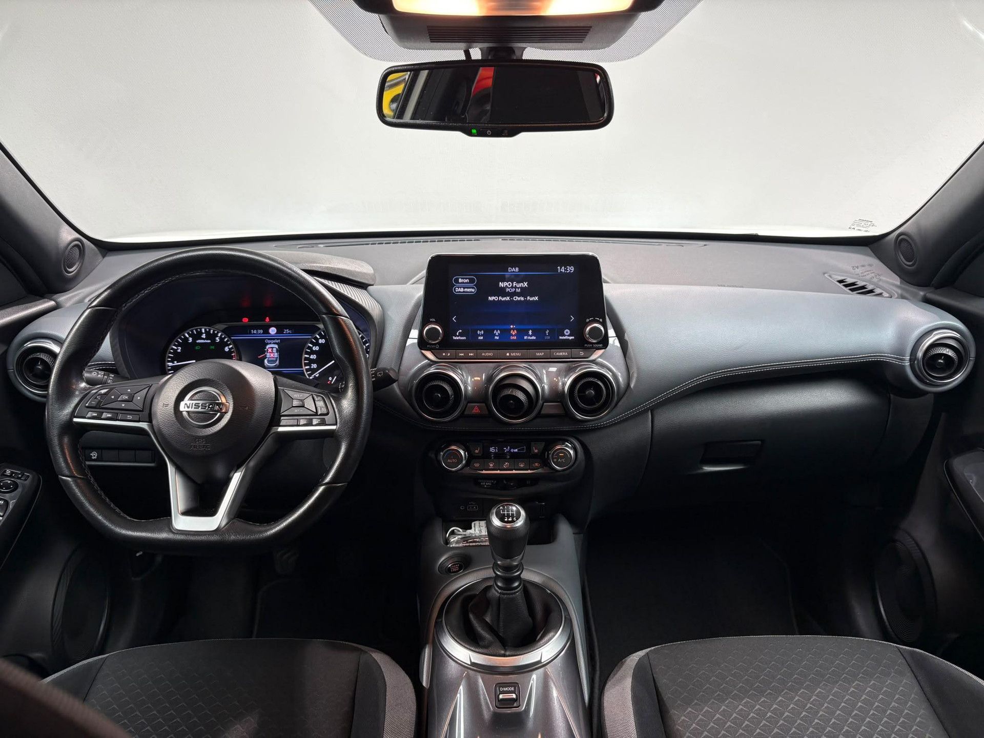 Nissan Juke met kenteken L-410-FS – interieur