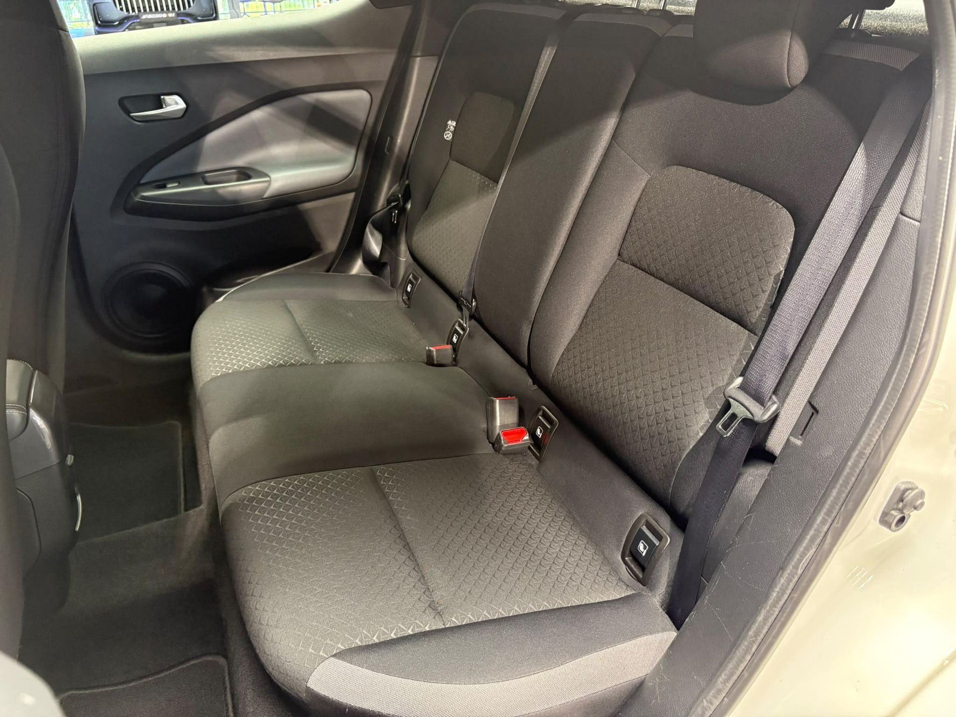 Nissan Juke met kenteken L-410-FS – detailfoto