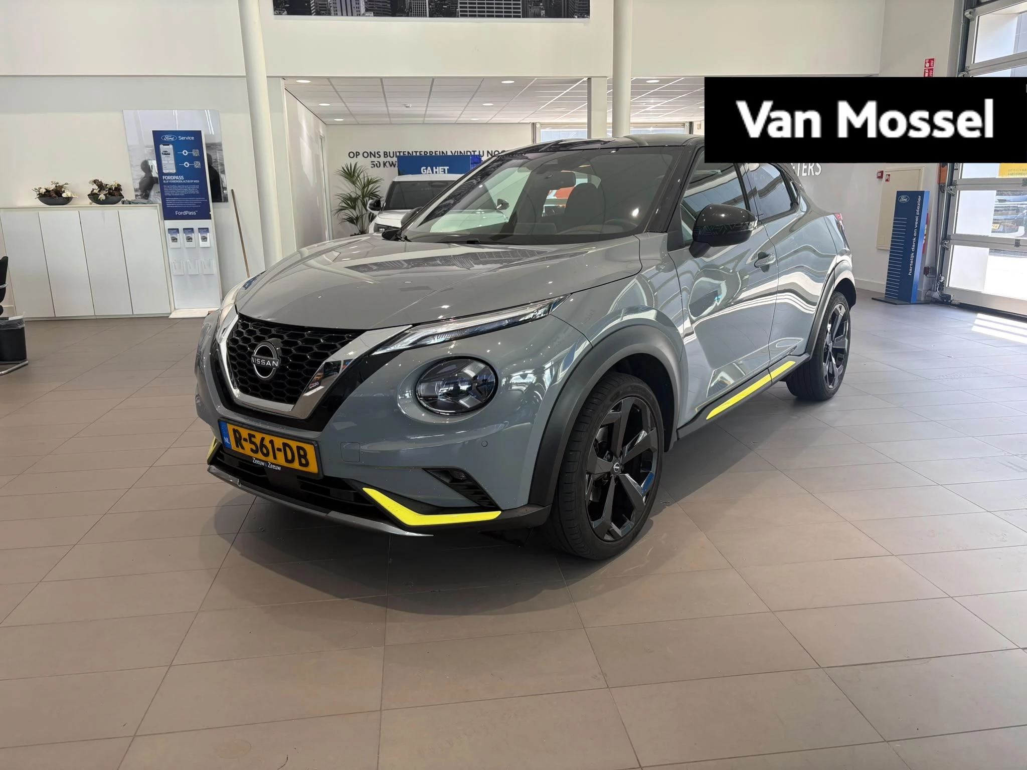 Nissan Juke met kenteken R-561-DB – autofoto 2