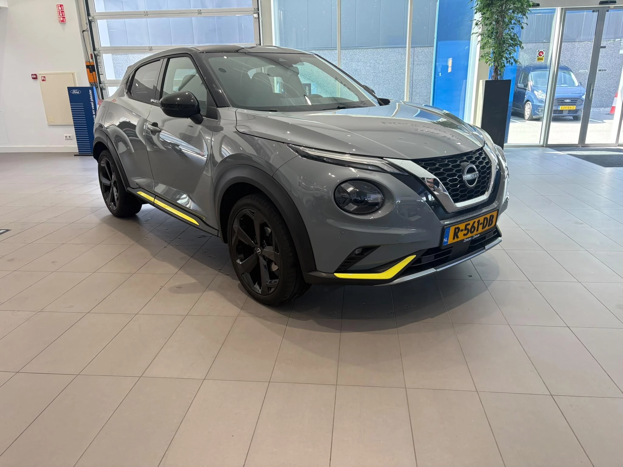 Nissan Juke met kenteken R-561-DB – autofoto 5