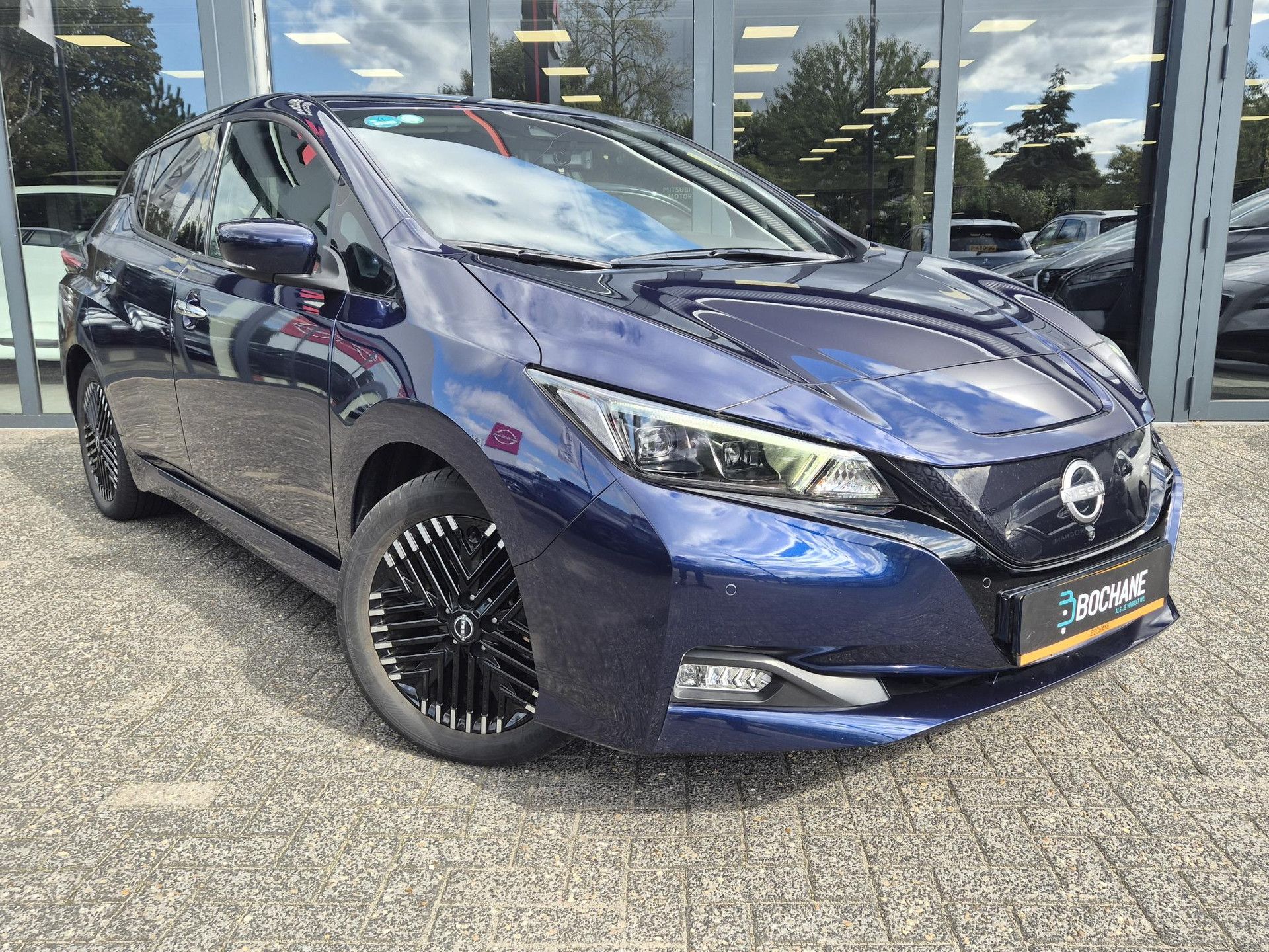 Nissan Leaf met kenteken X-666-TH – detailfoto
