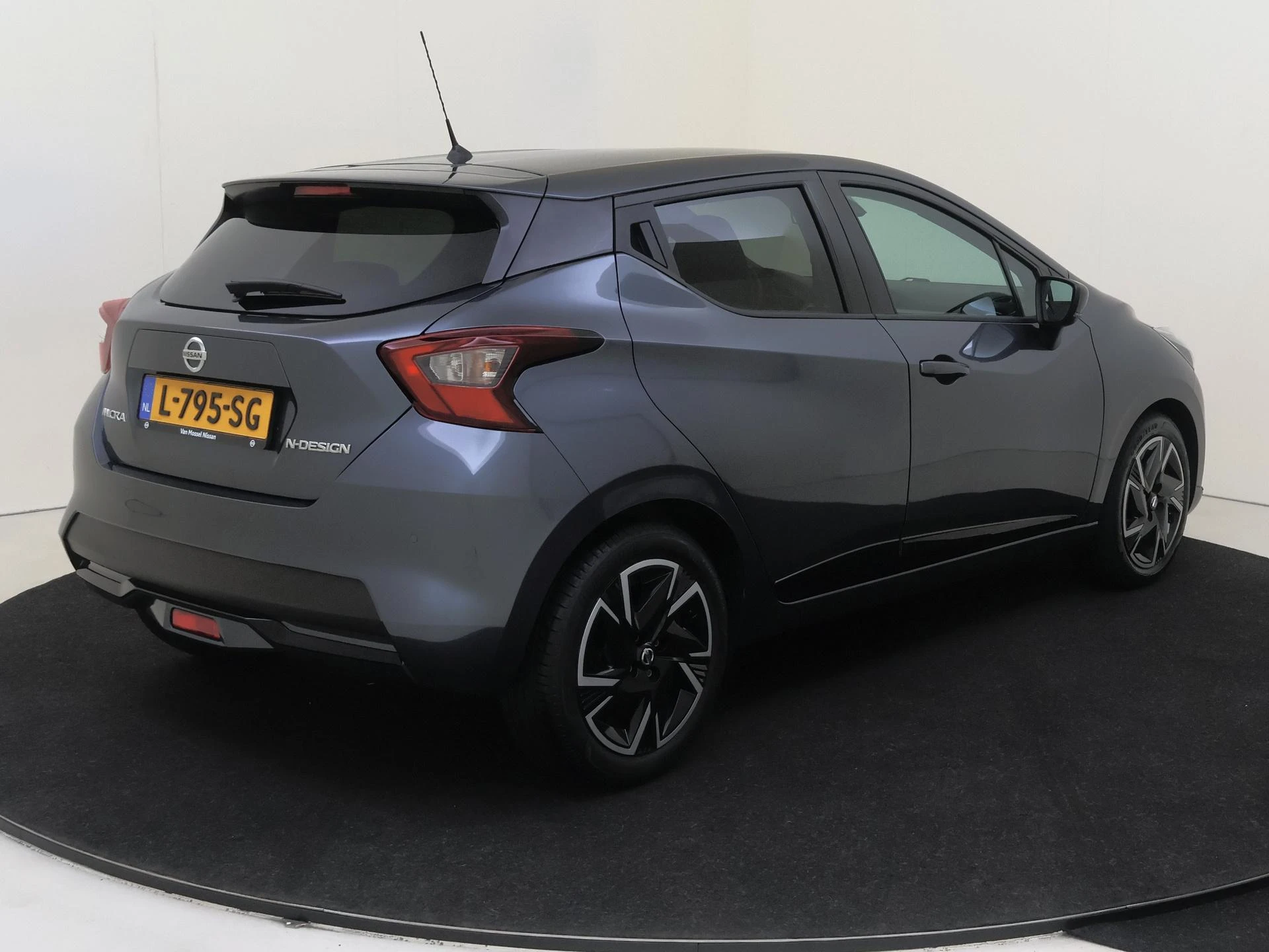 Nissan Micra met kenteken L-795-SG – autofoto 5