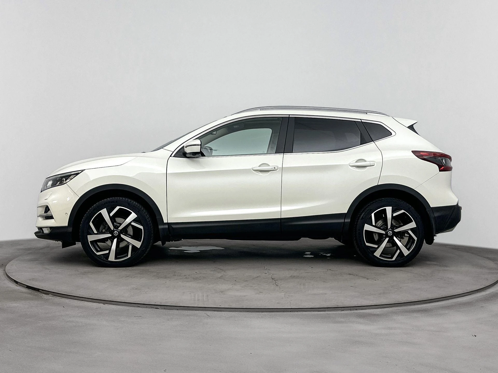 Nissan QASHQAI met kenteken 56100 – autofoto 4
