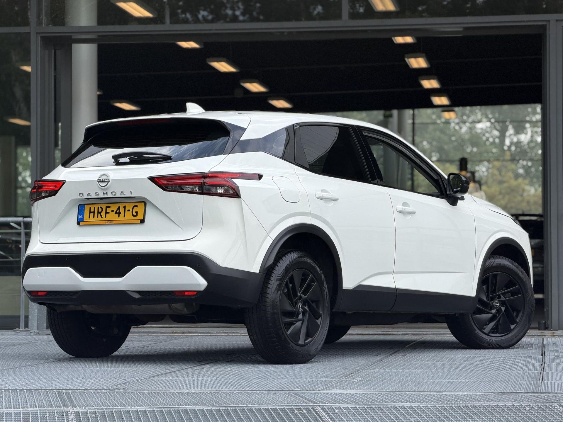 Nissan QASHQAI met kenteken HRF-41-G – achteraanzicht