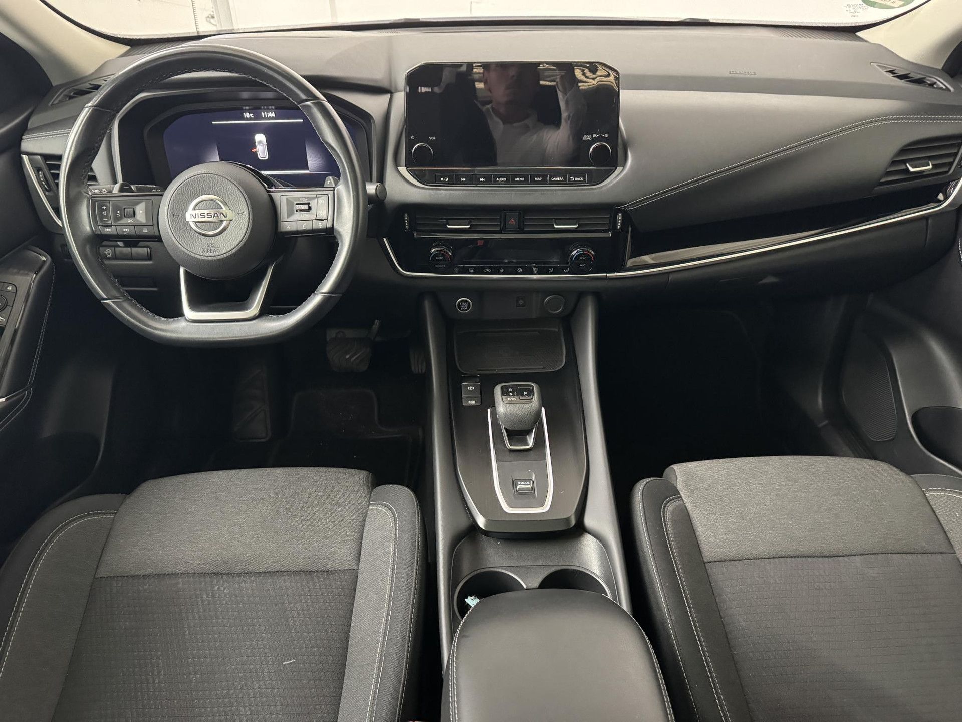 Nissan QASHQAI met kenteken N-586-ZX – interieur
