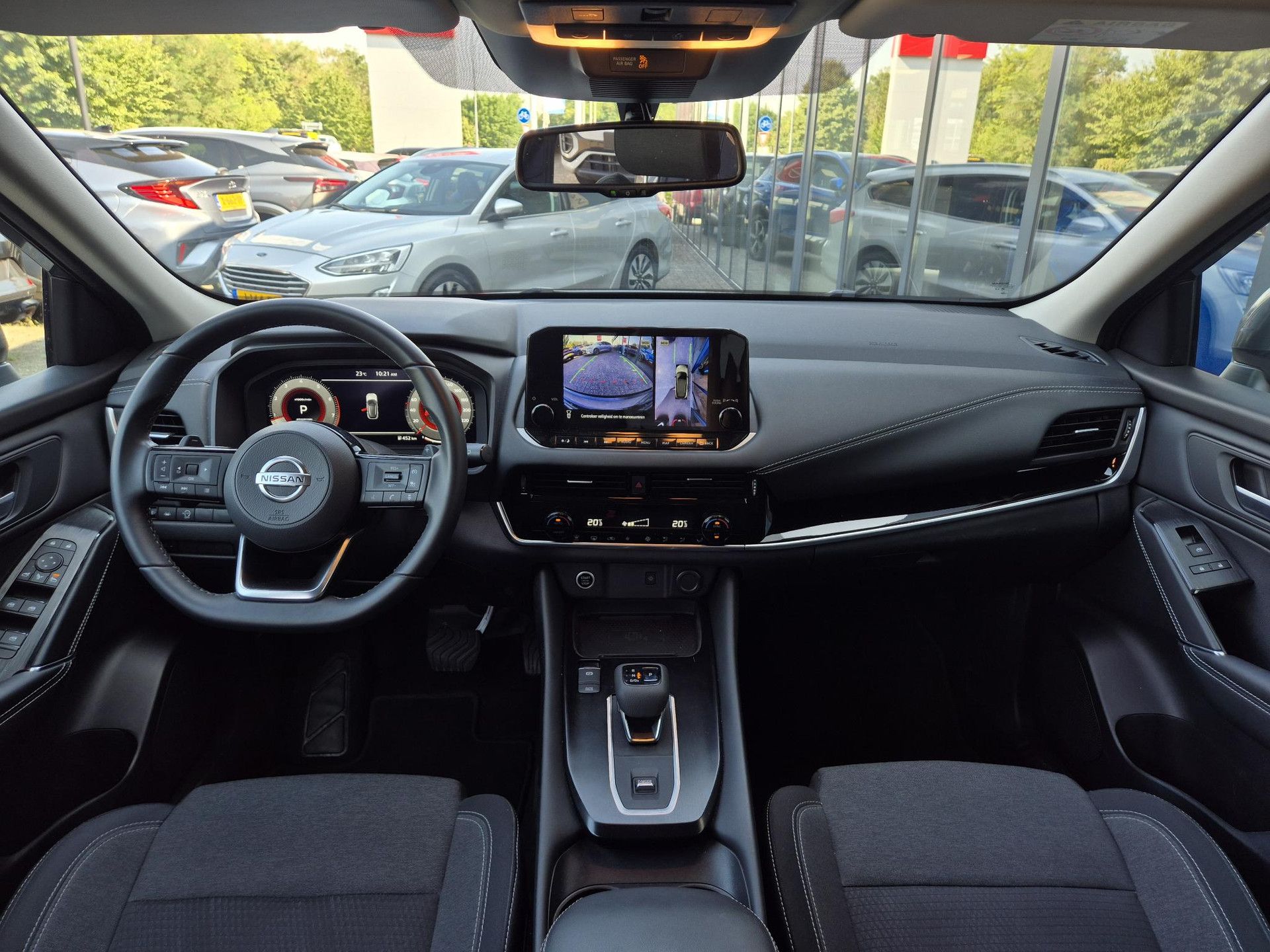 Nissan QASHQAI met kenteken P-456-PB – achteraanzicht