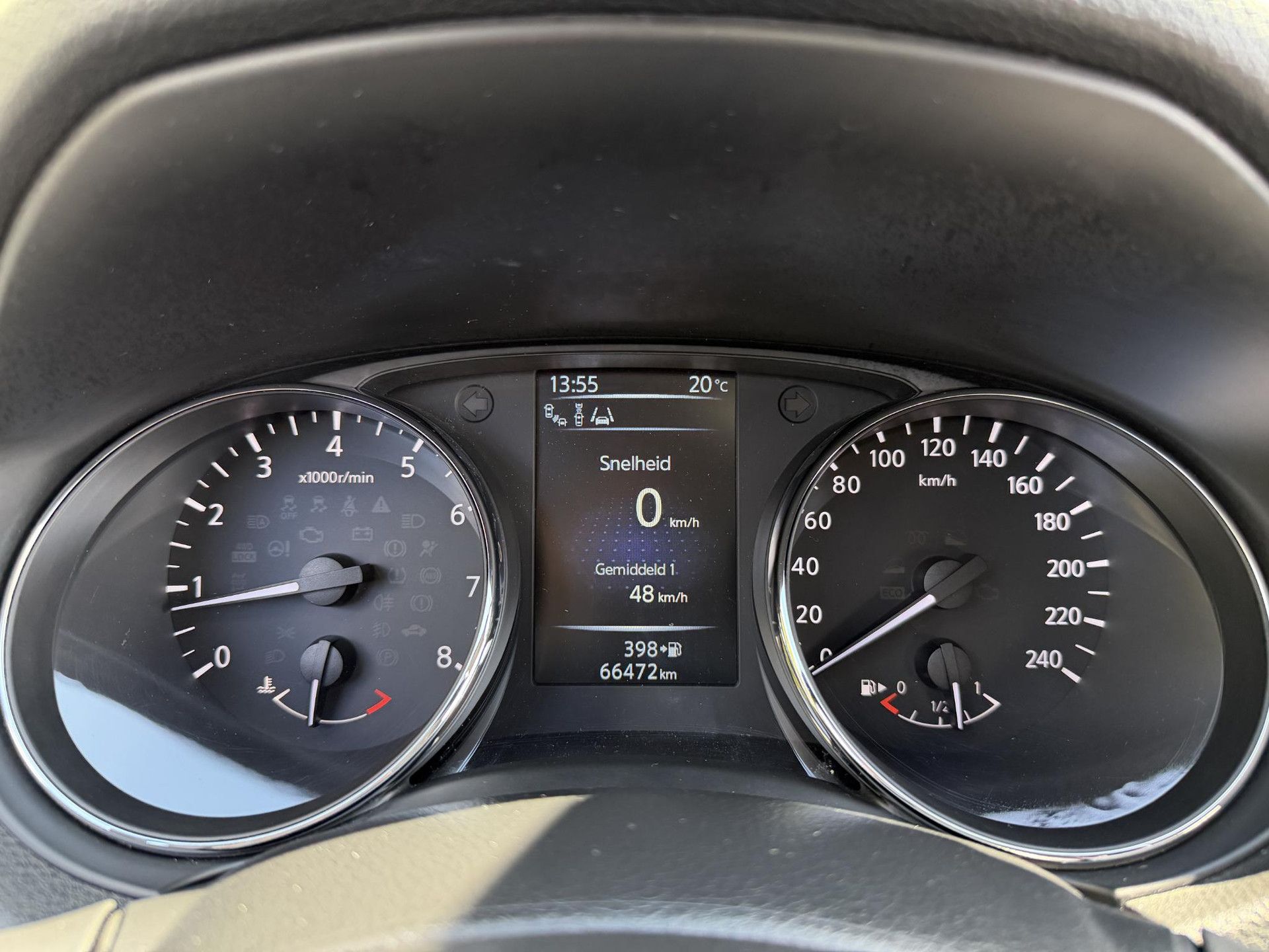 Nissan QASHQAI met kenteken PR-421-L – dashboard