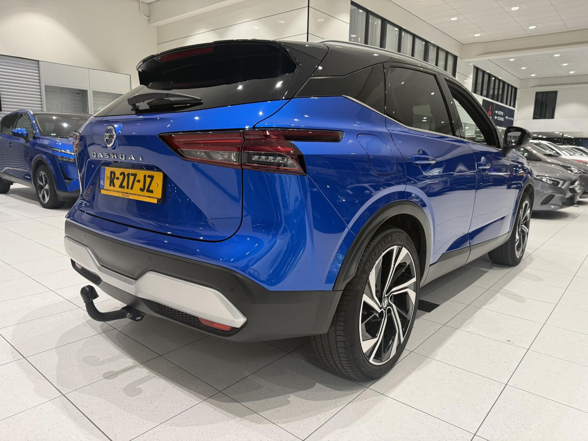 Nissan QASHQAI met kenteken R-217-JZ – achteraanzicht