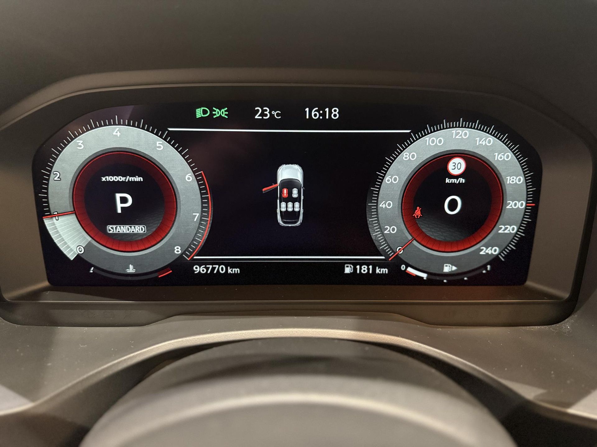 Nissan QASHQAI met kenteken R-217-JZ – interieur
