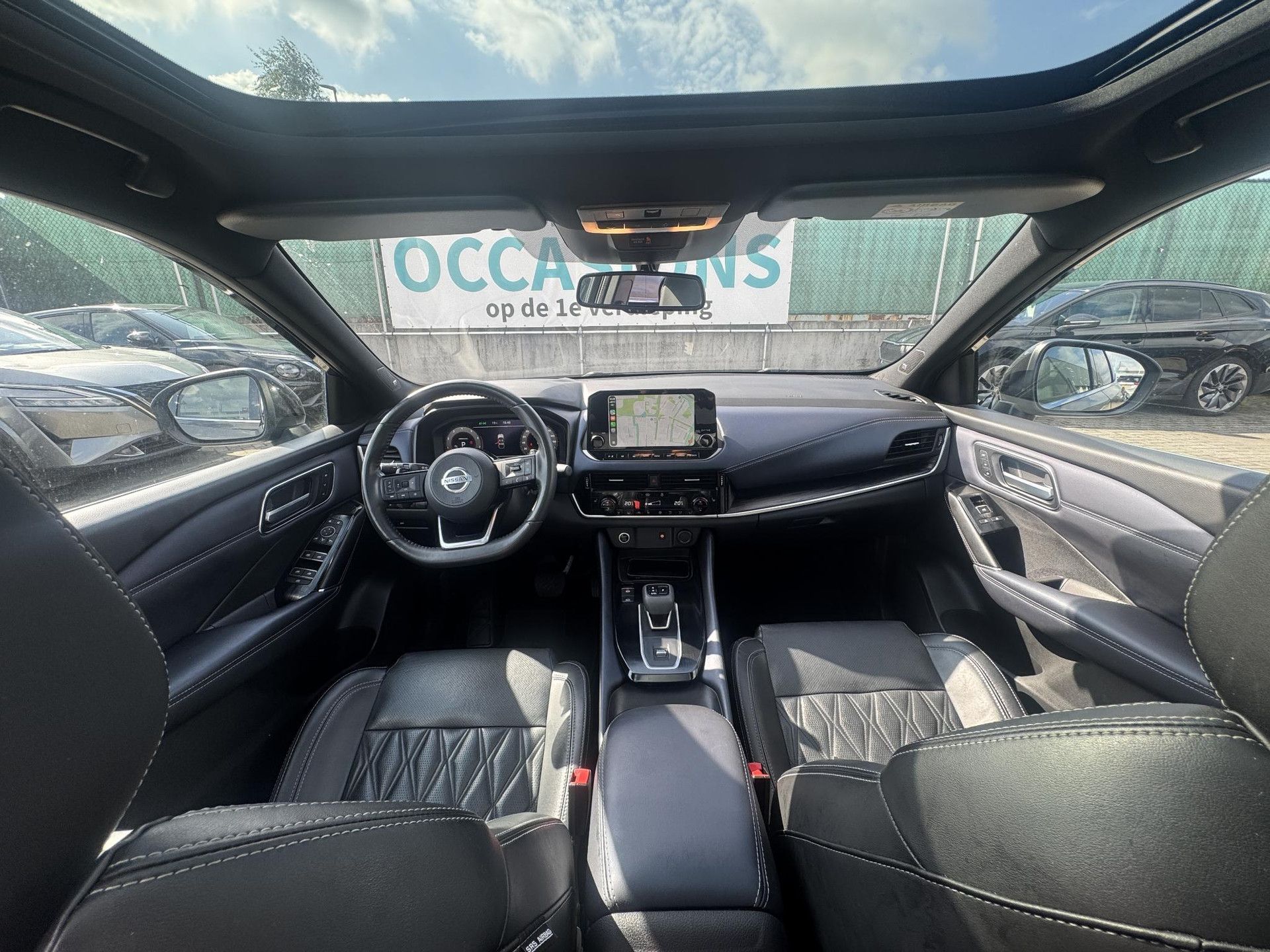 Nissan QASHQAI met kenteken R-789-HR – interieur