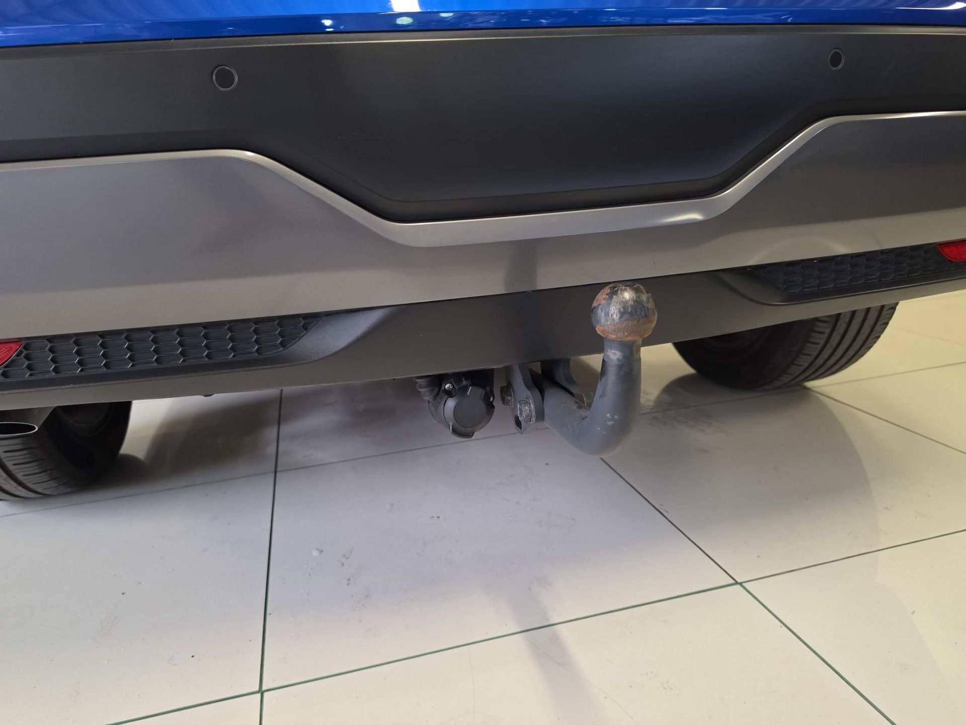 Nissan QASHQAI met kenteken T-442-JP – achteraanzicht