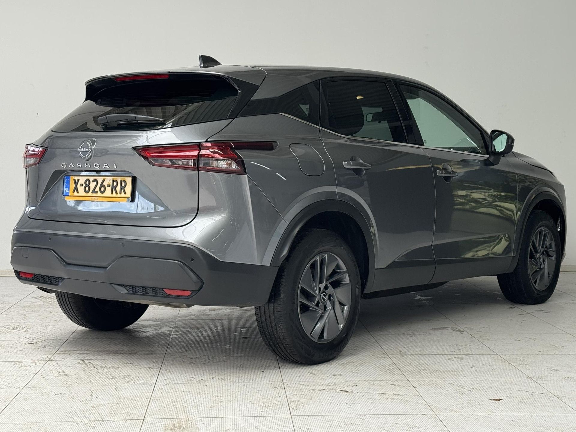 Nissan QASHQAI met kenteken X-826-RR – achteraanzicht