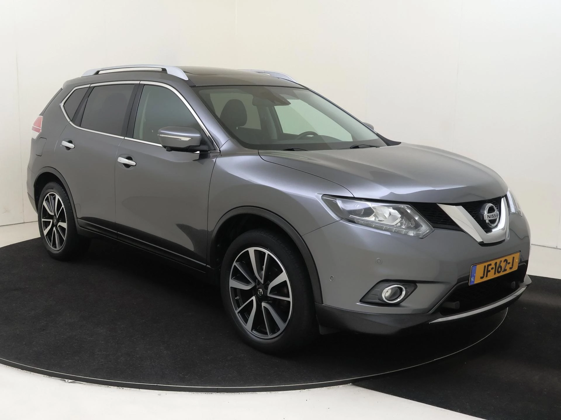 Nissan X-Trail met kenteken 64100 – autofoto 3