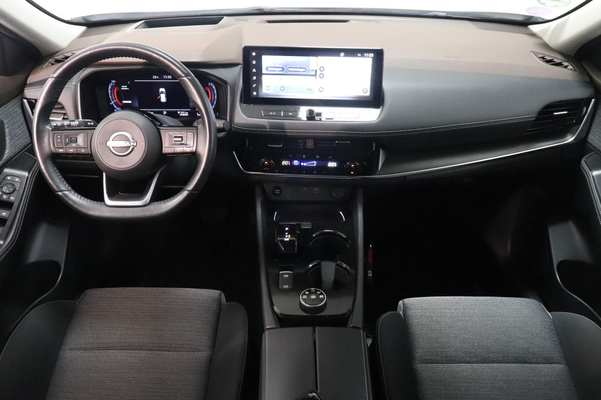 Nissan X-Trail met kenteken T-909-LP – interieur