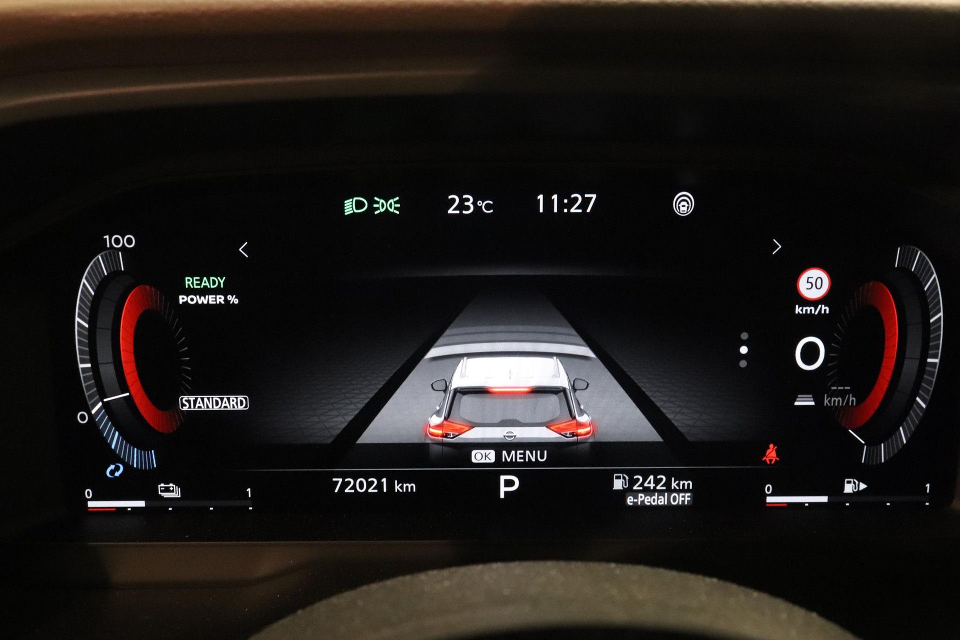 Nissan X-Trail met kenteken T-909-LP – dashboard