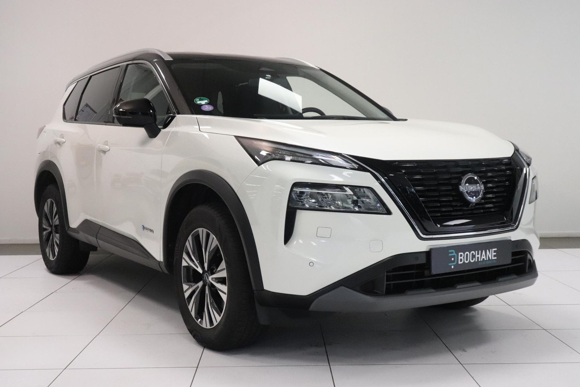 Nissan X-Trail met kenteken T-909-LP – detailfoto