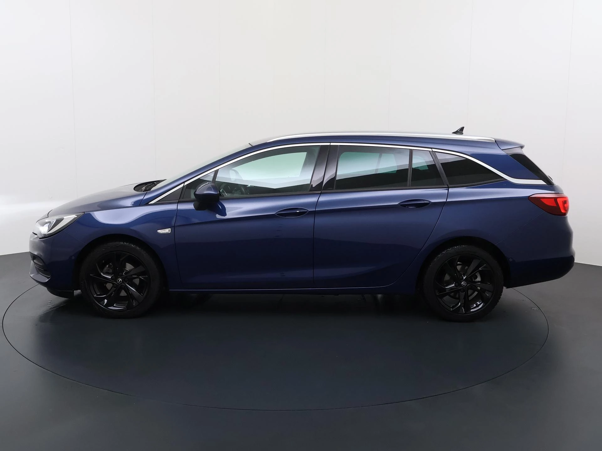 Opel Astra met kenteken 45100 – autofoto 3