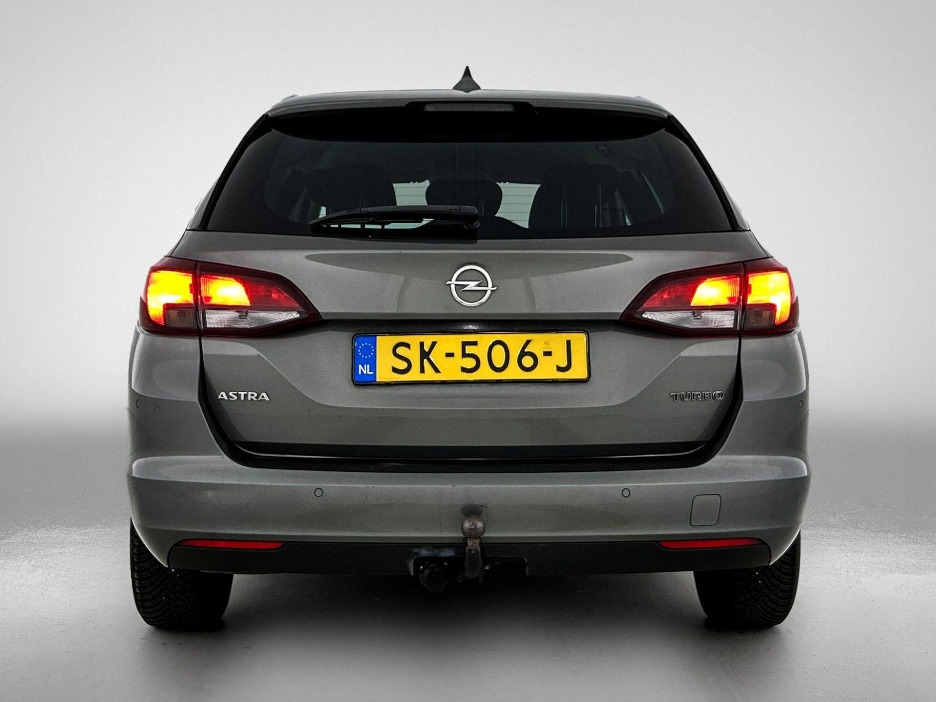 Opel Astra met kenteken 49100 – autofoto 5