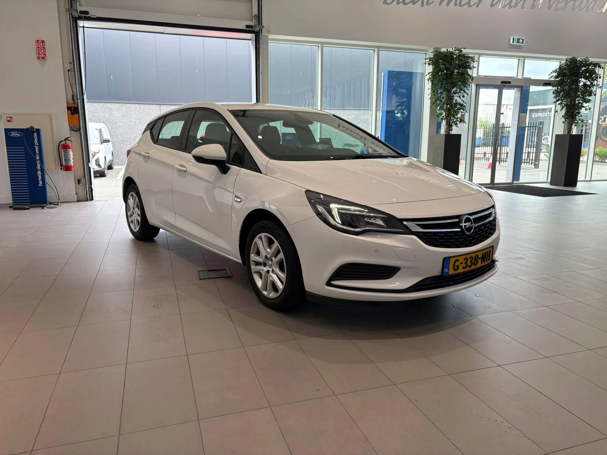 Opel Astra met kenteken 55100 – autofoto 5