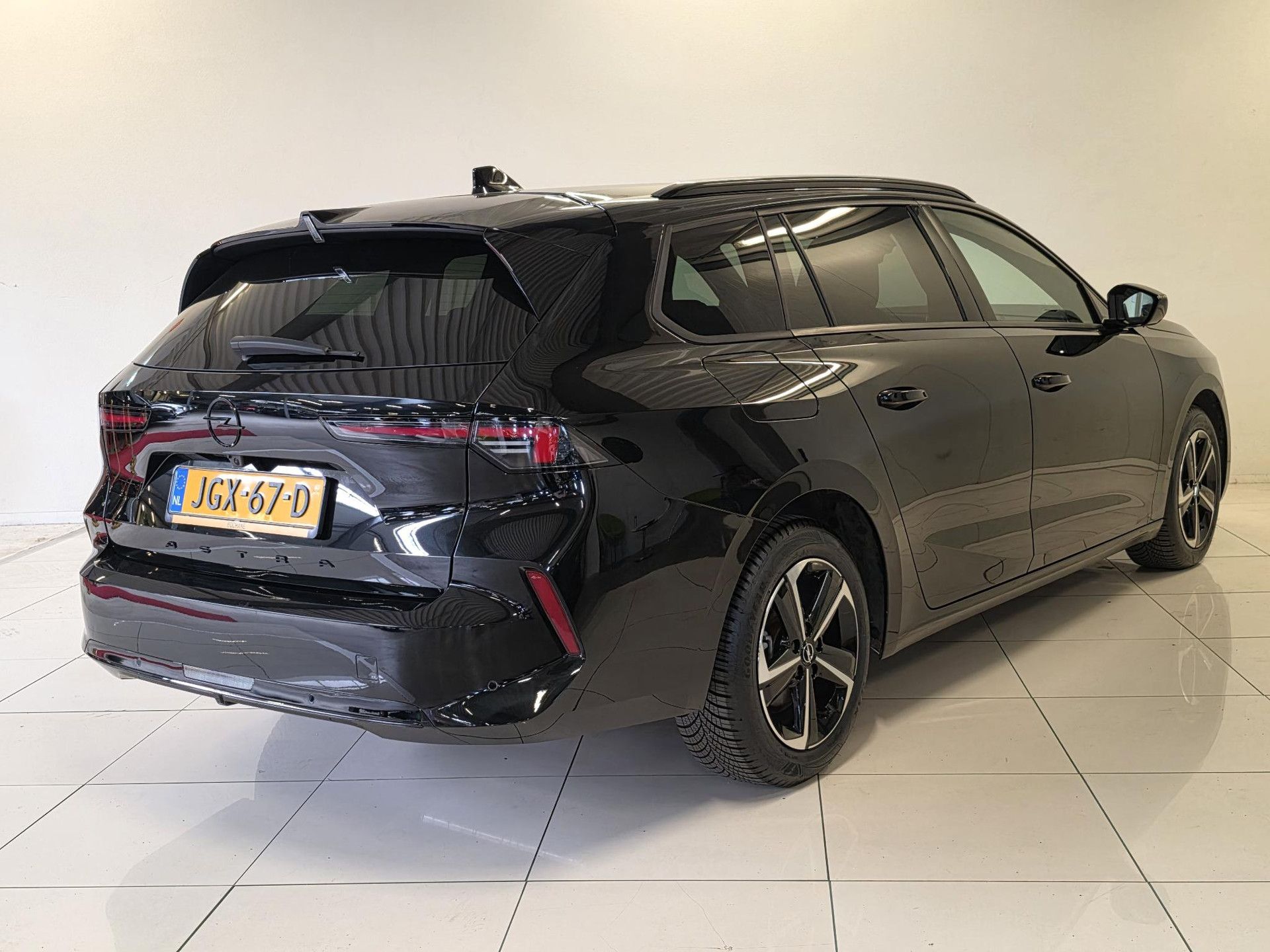 Opel Astra met kenteken JGX-67-D – detailfoto