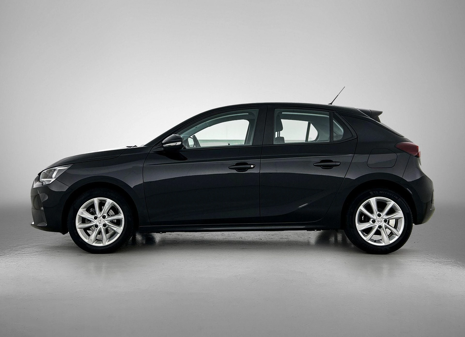 Opel Corsa met kenteken 66100 – autofoto 4