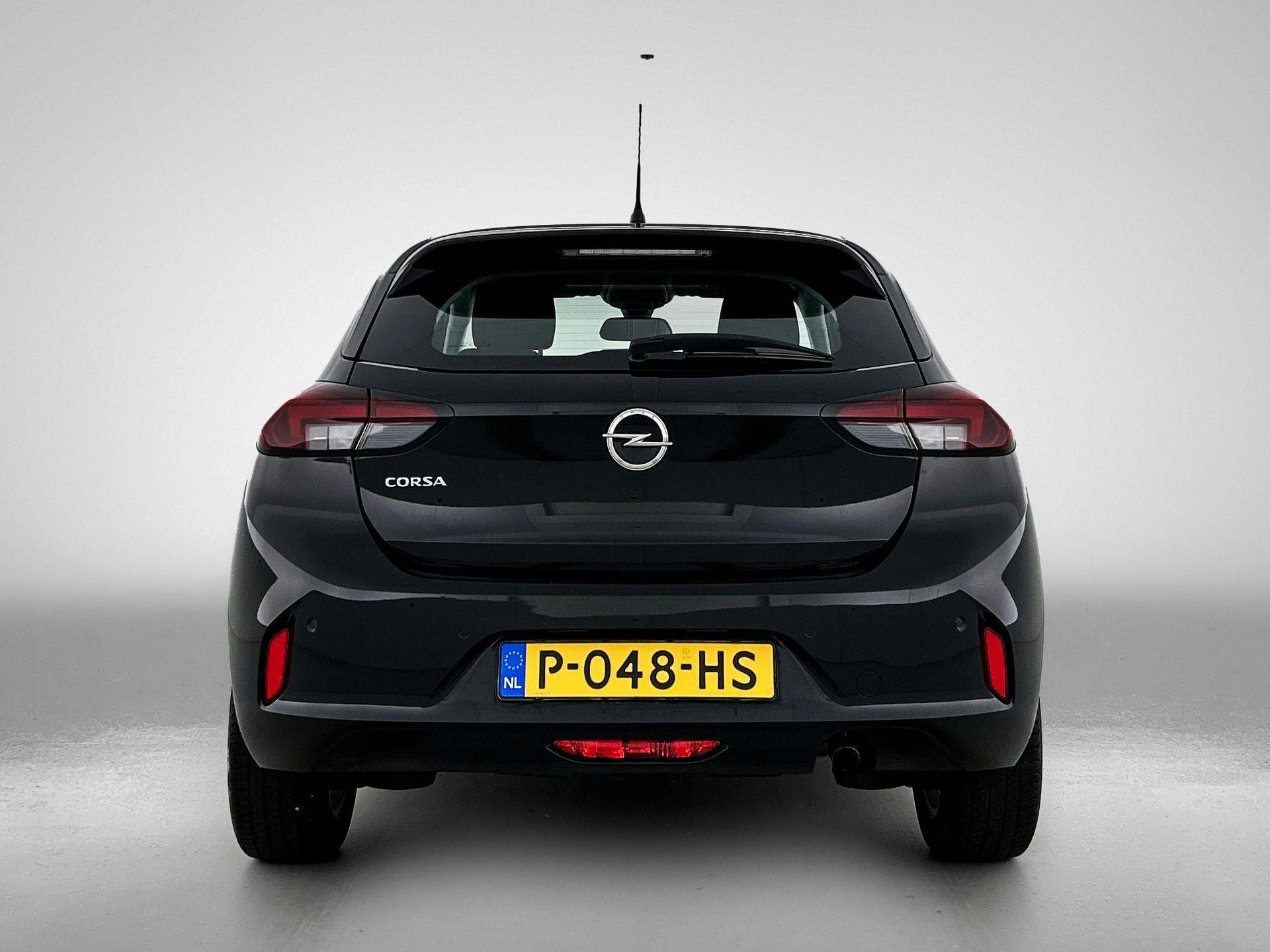 Opel Corsa met kenteken 66100 – autofoto 5