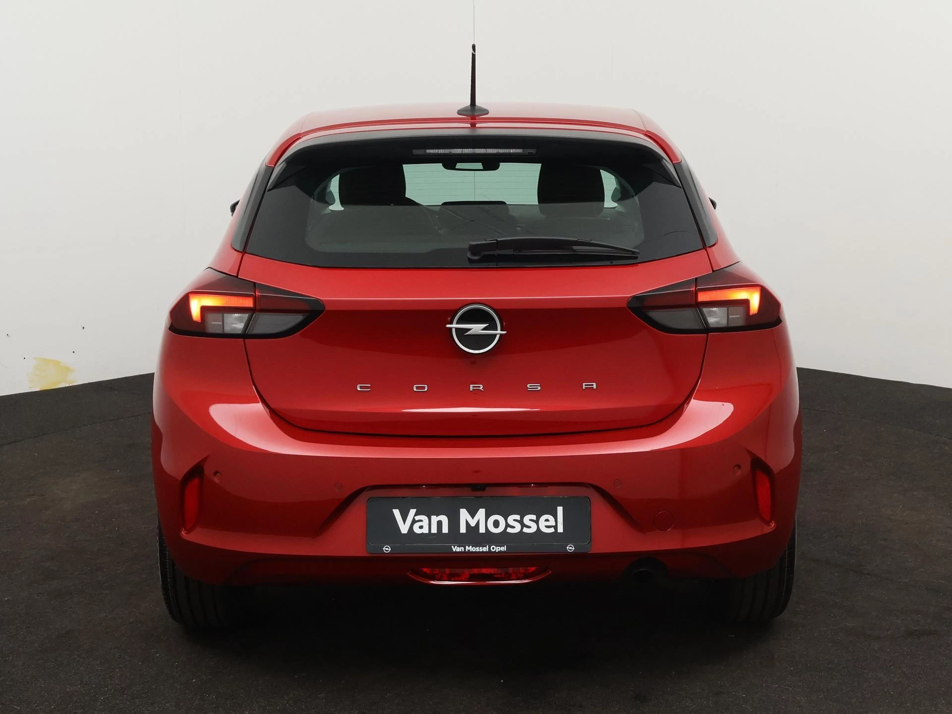 Opel Corsa met kenteken HHH-68-L – autofoto 4
