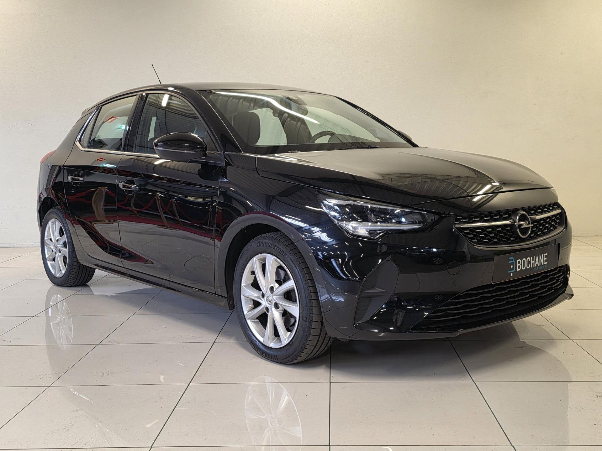 Opel Corsa met kenteken L-240-NH – detailfoto