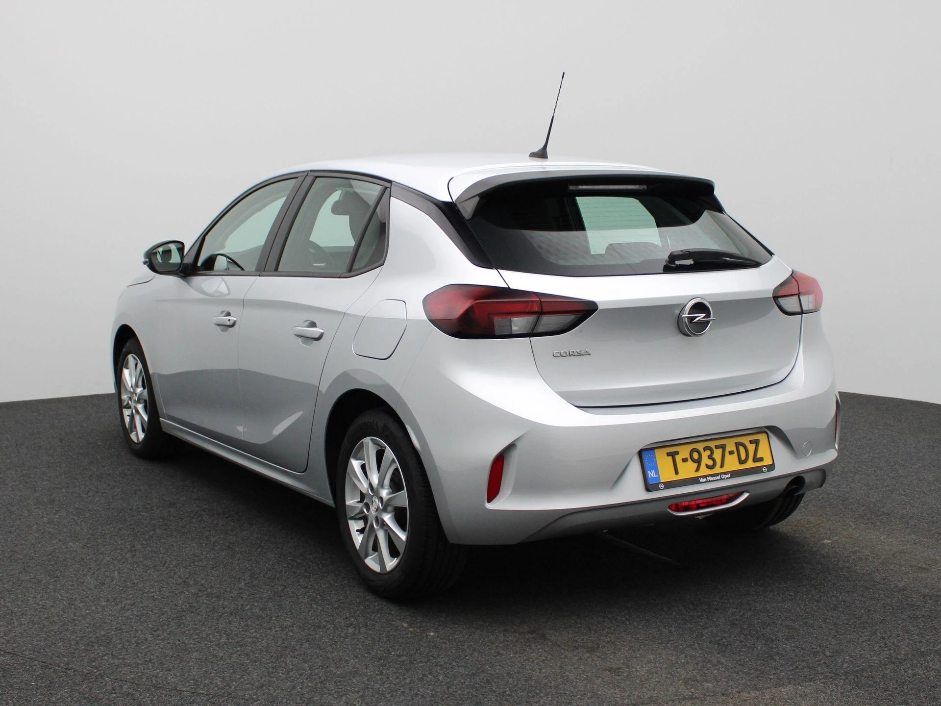 Opel Corsa met kenteken T-937-DZ – autofoto 3