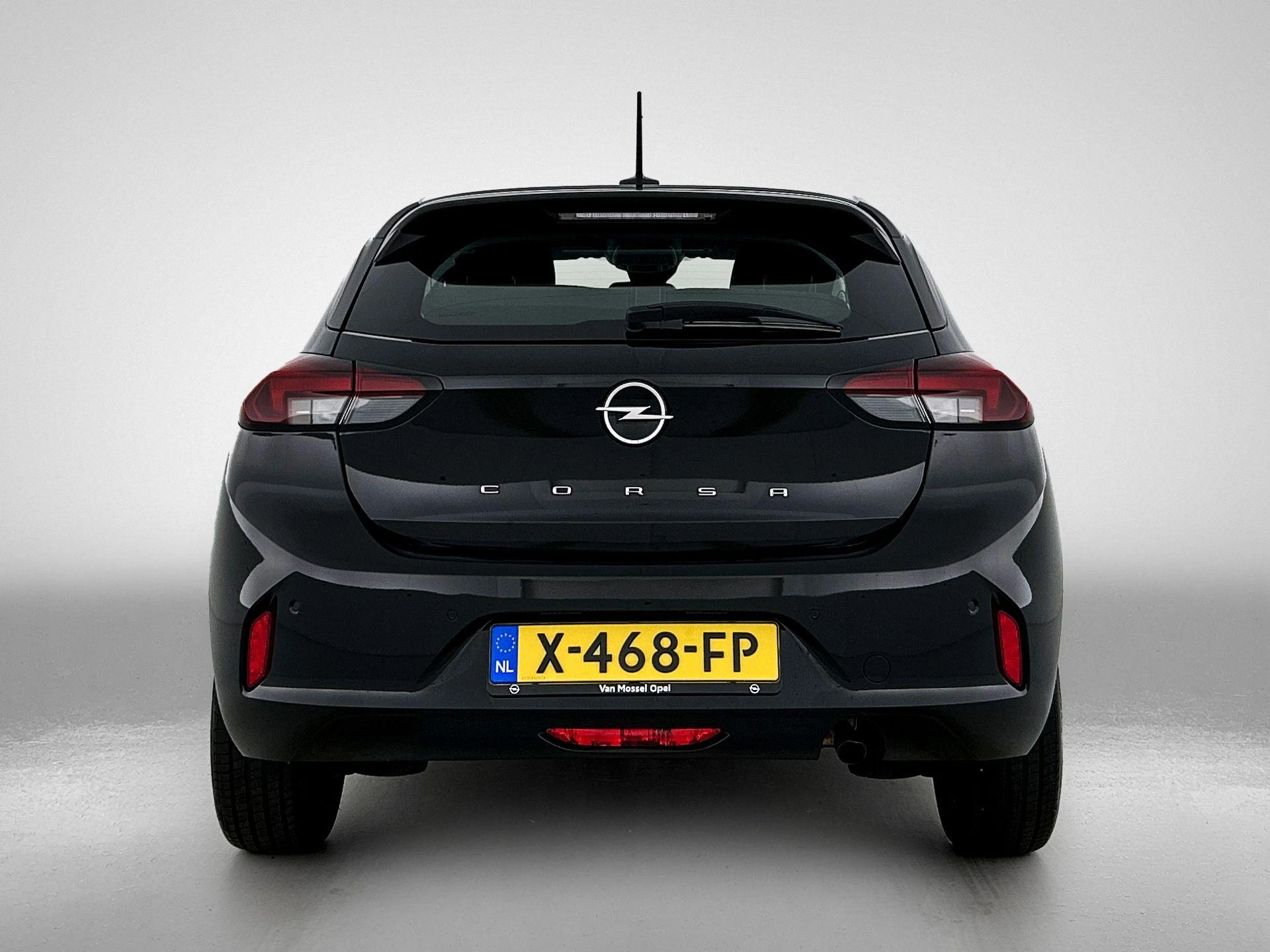 Opel Corsa met kenteken X-468-FP – autofoto 5