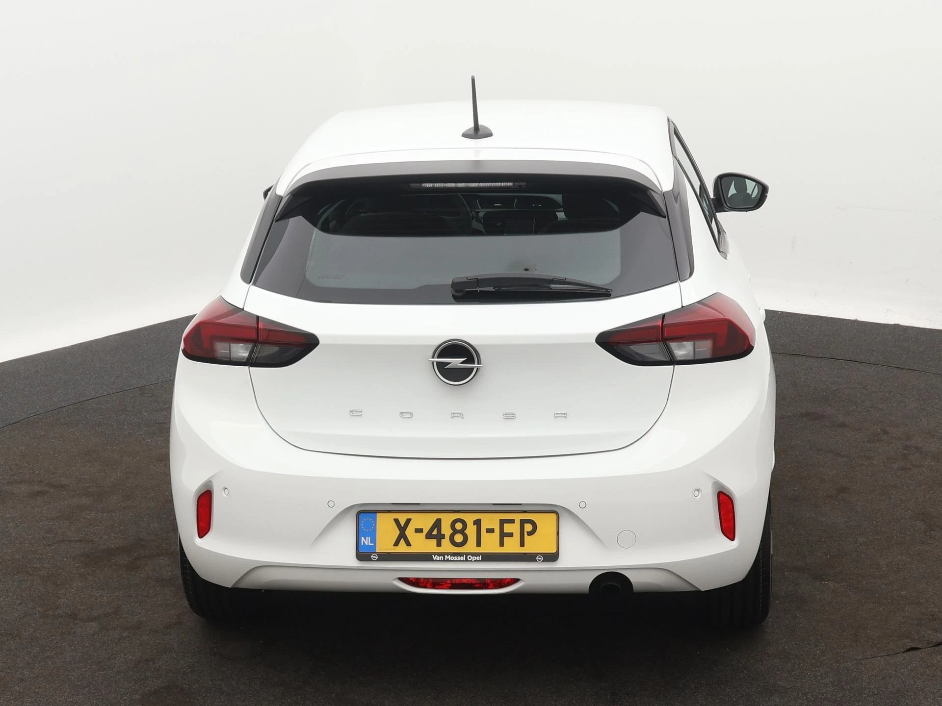 Opel Corsa met kenteken X-481-FP – autofoto 4