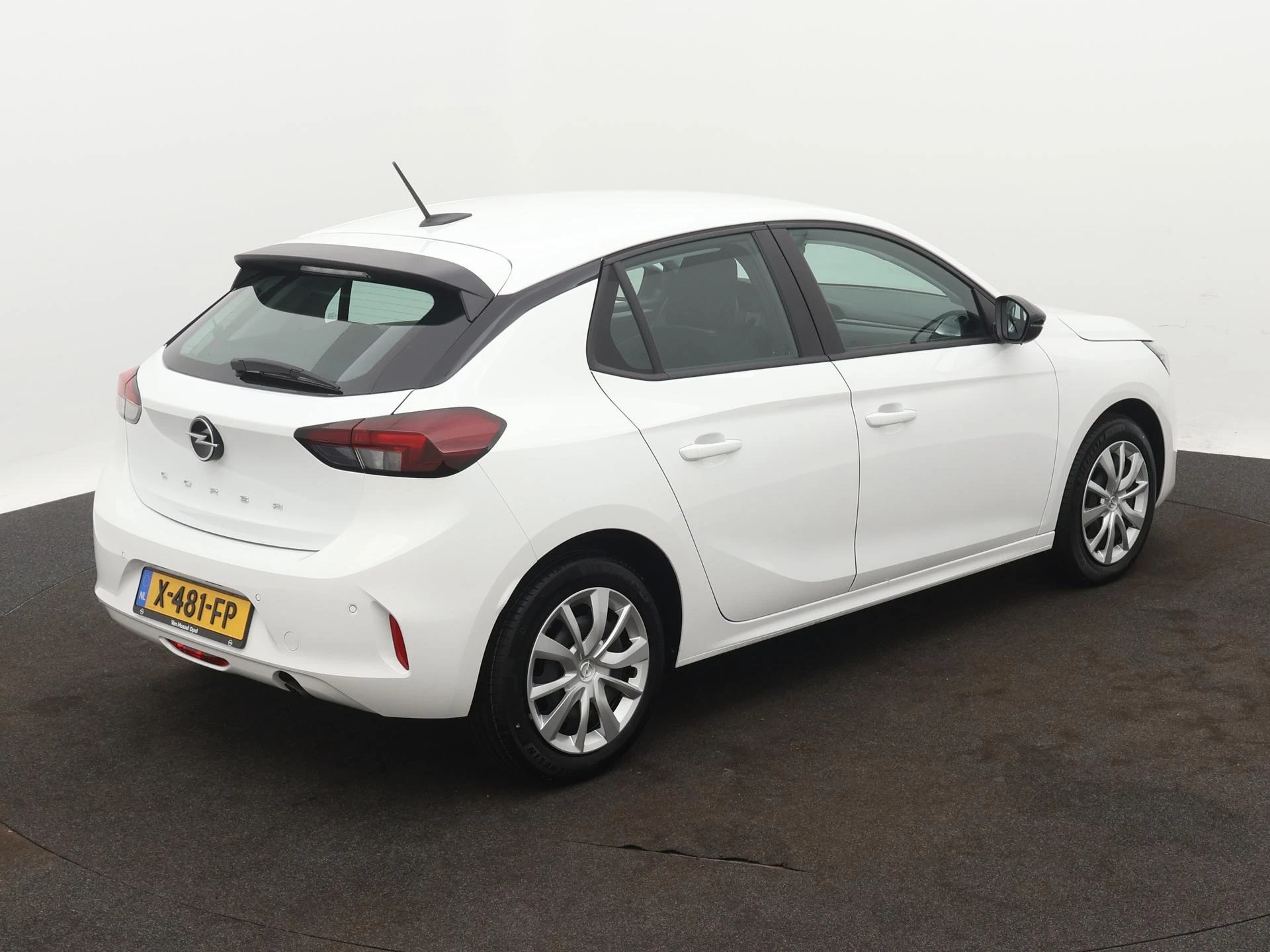 Opel Corsa met kenteken X-481-FP – autofoto 5