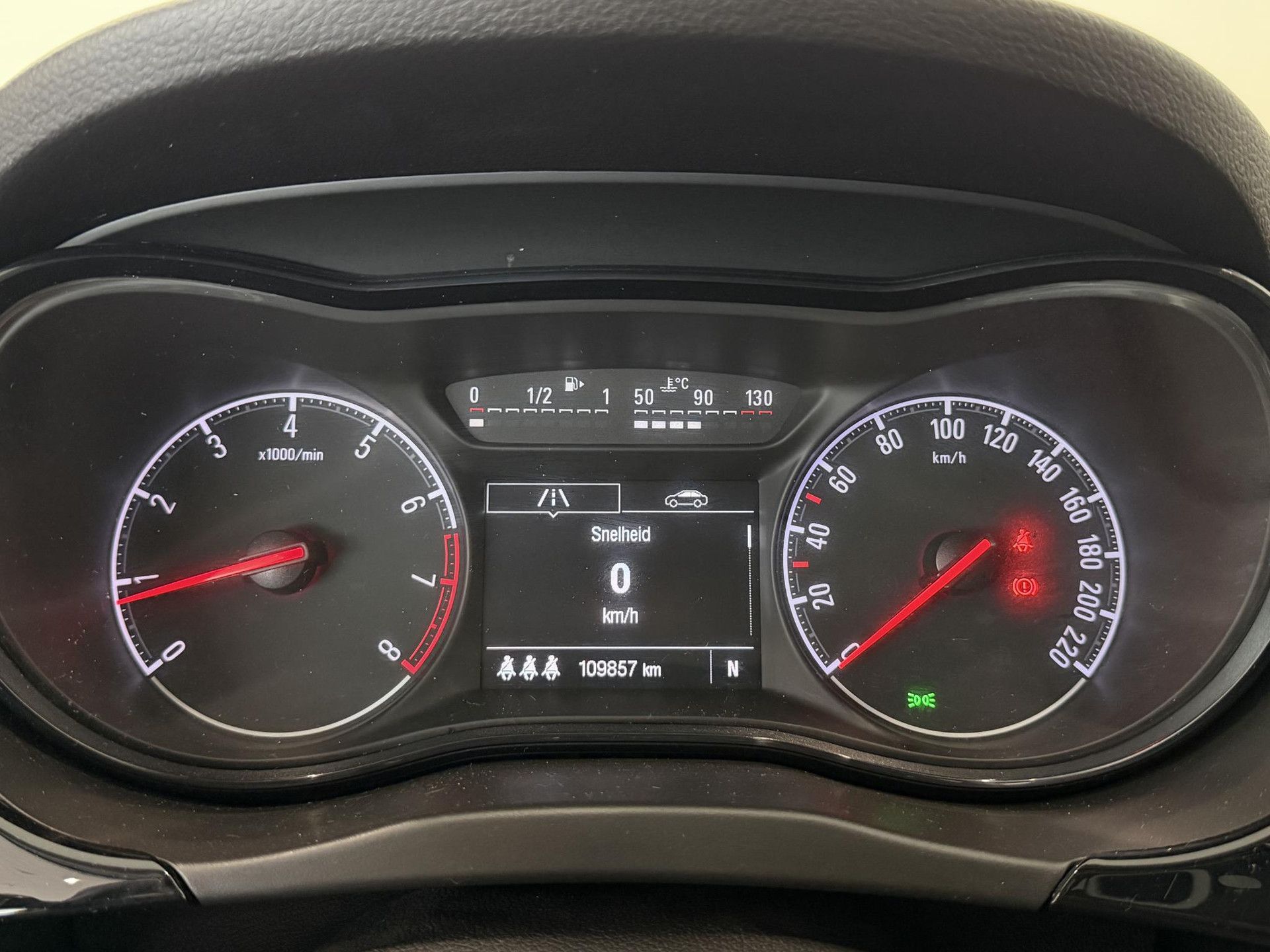 Opel Corsa met kenteken XD-888-D – dashboard