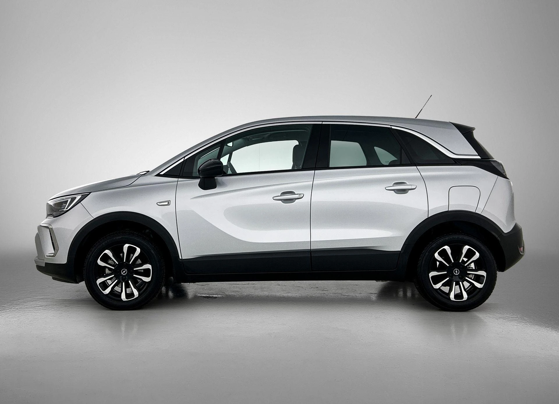 Opel Crossland met kenteken KLF-98-Z – autofoto 4