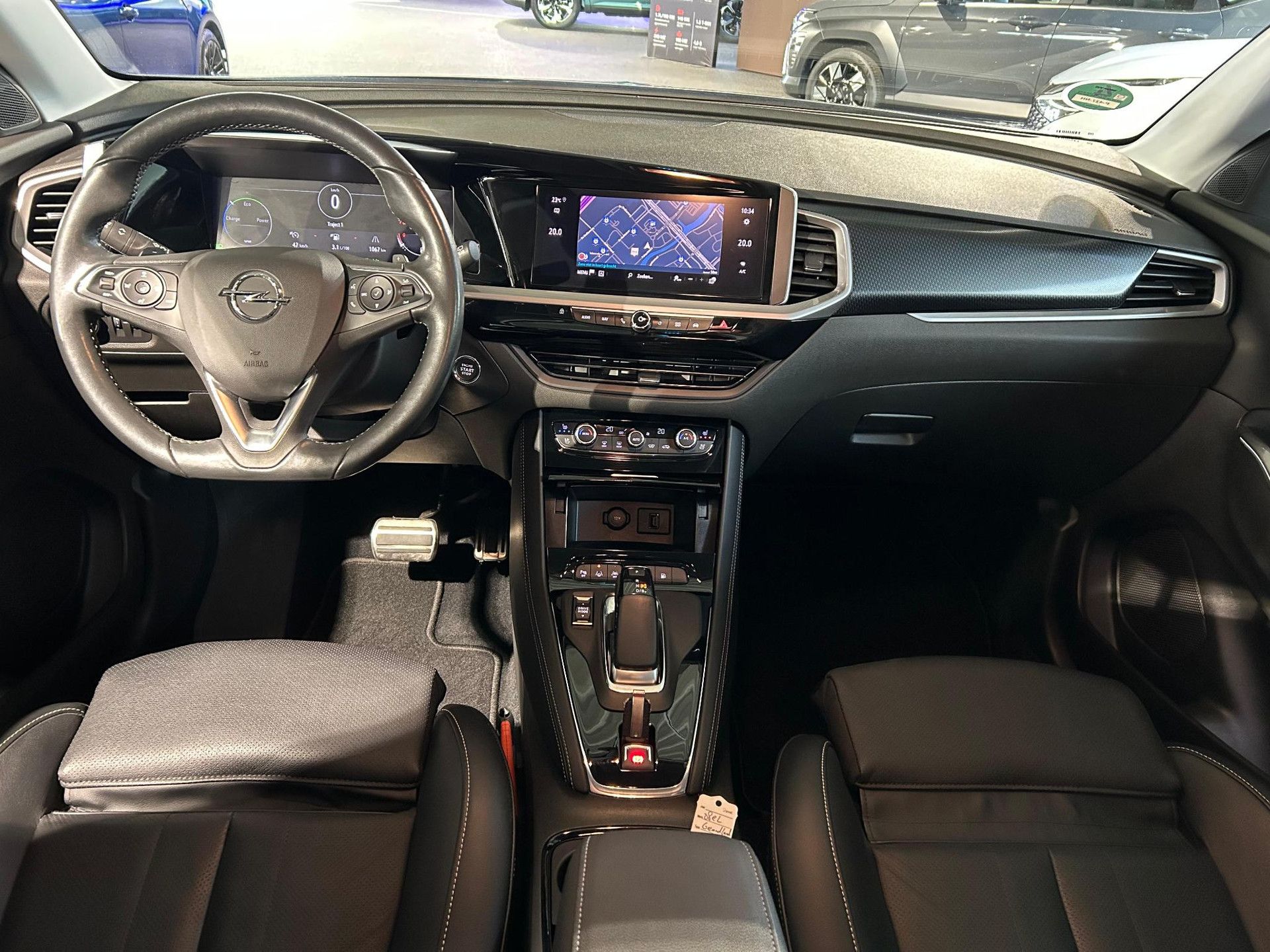 Opel Grandland met kenteken P-427-NH – interieur
