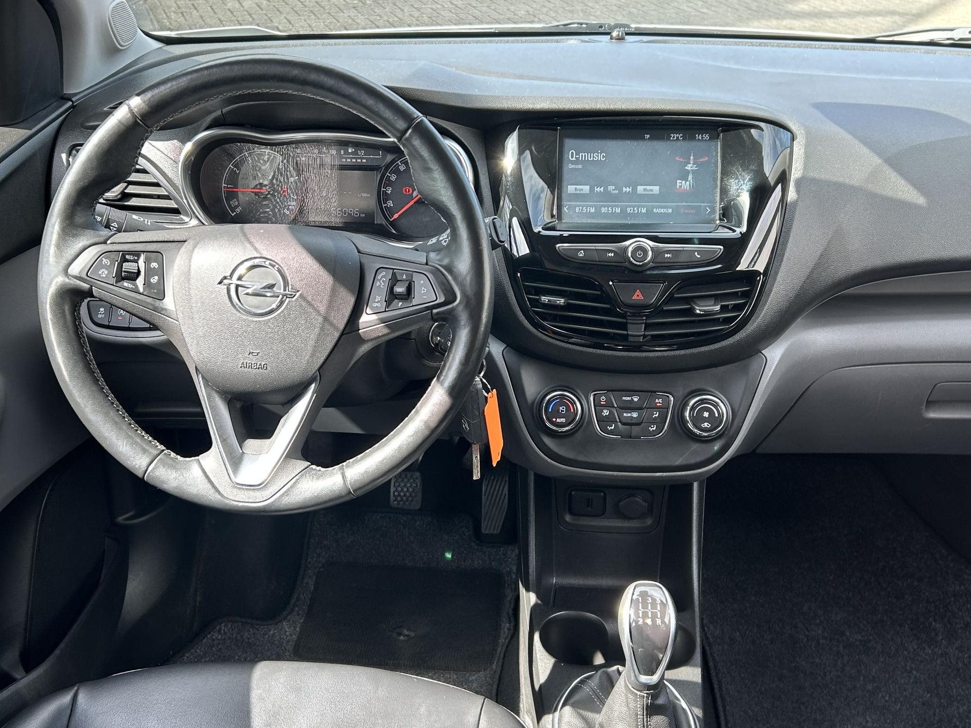 Opel KARL met kenteken TV-079-G – interieur