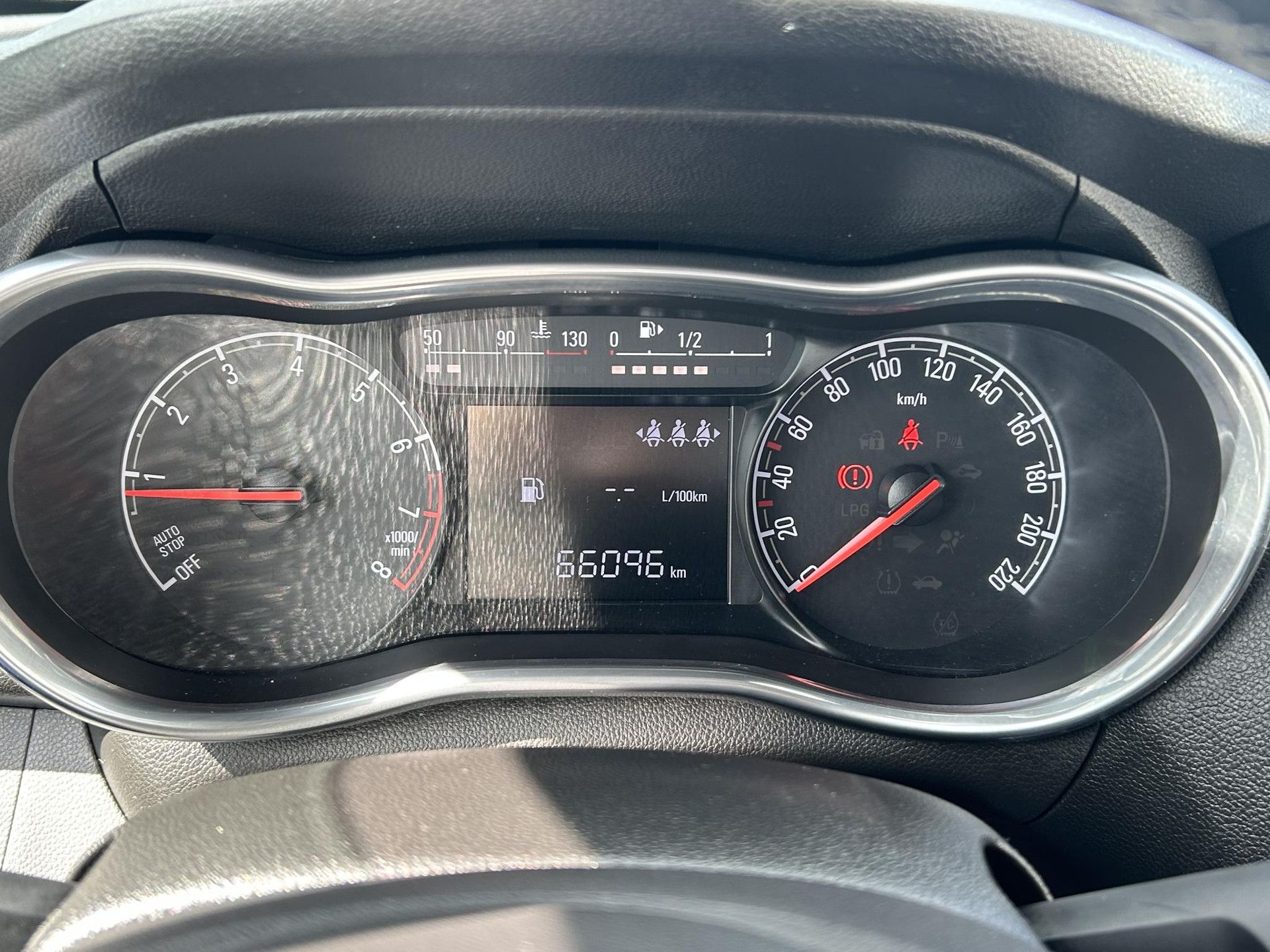 Opel KARL met kenteken TV-079-G – dashboard