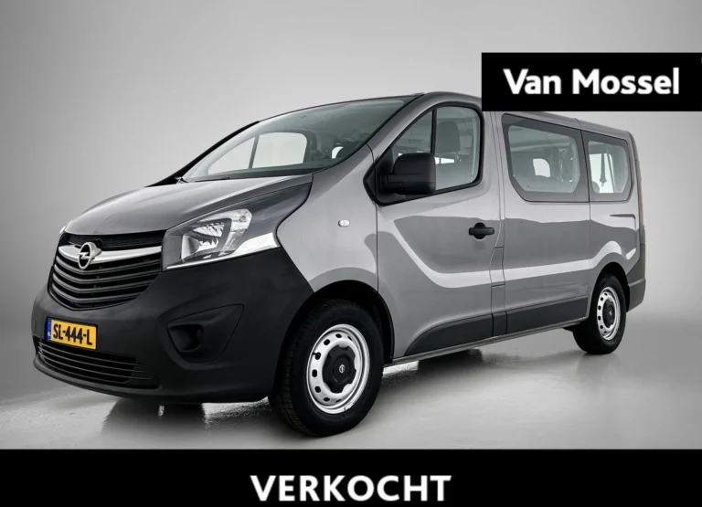 Opel Vivaro met kenteken 61100 – vooraanzicht