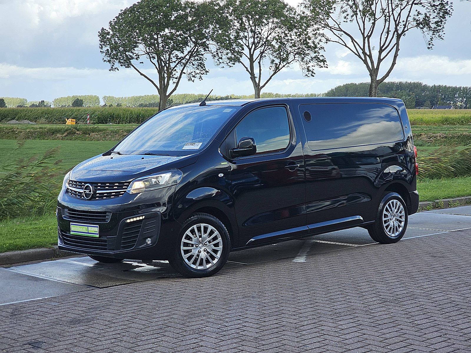 Opel Vivaro – achteraanzicht