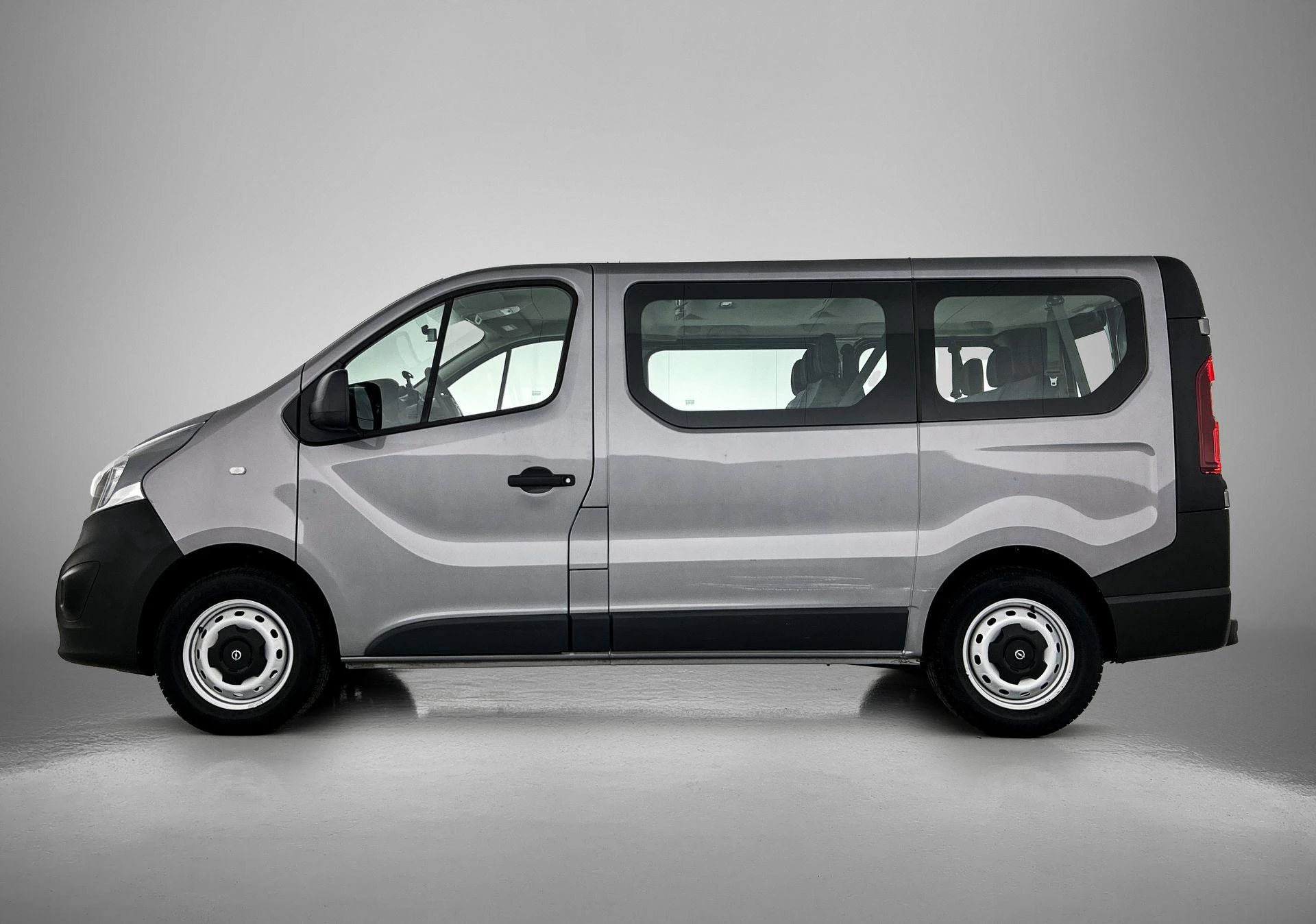 Opel Vivaro met kenteken 61100 – autofoto 3