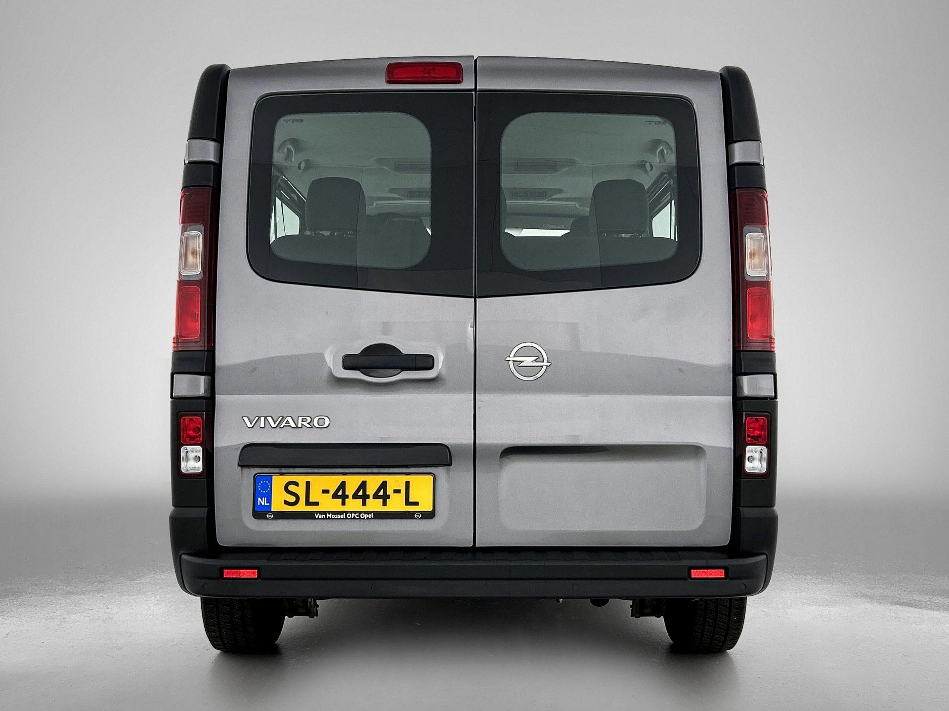 Opel Vivaro met kenteken 61100 – autofoto 4