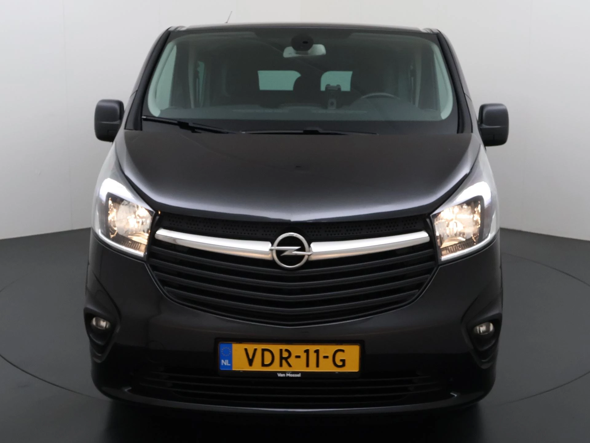 Opel Vivaro met kenteken 70100 – autofoto 5