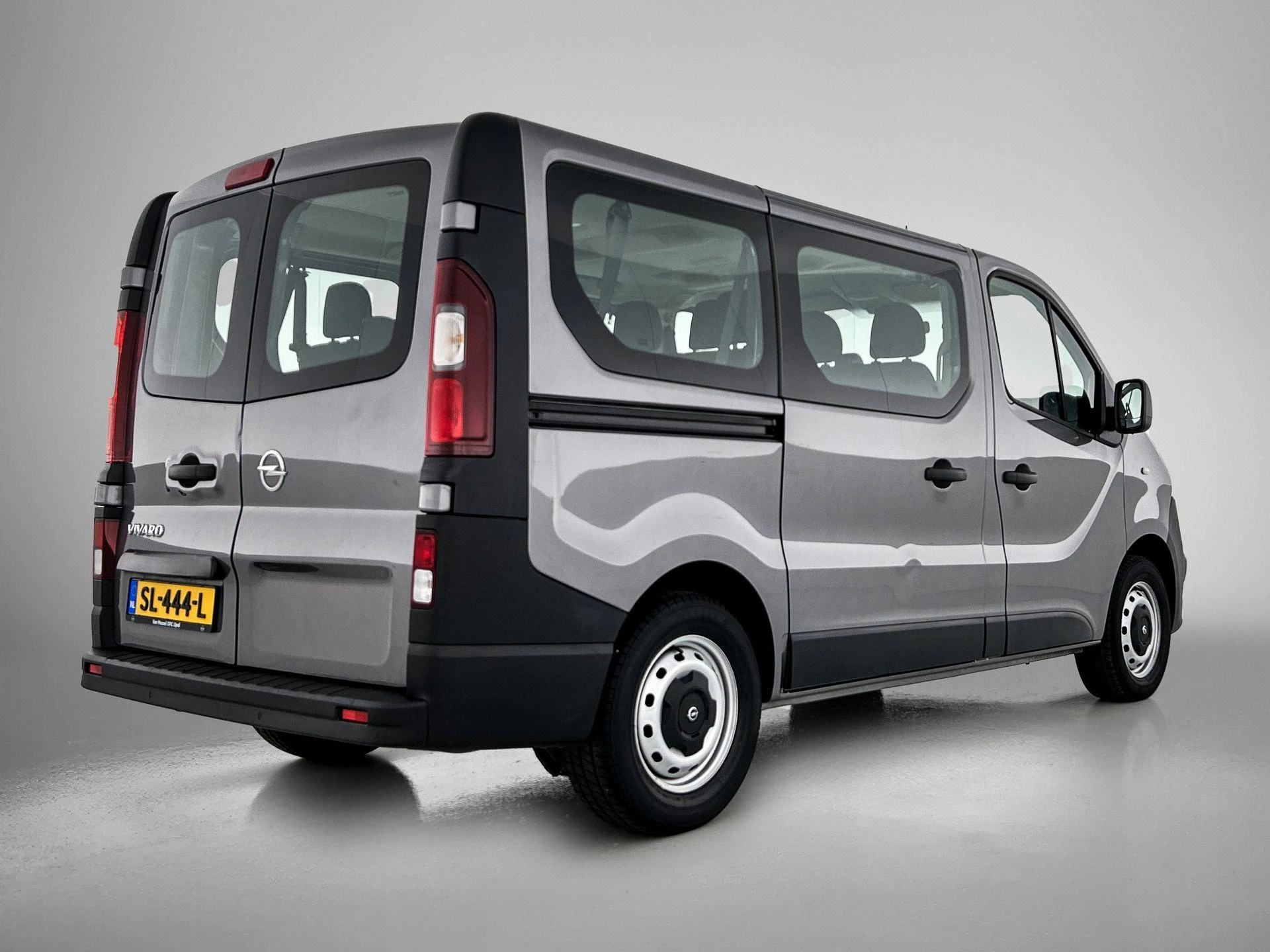 Opel Vivaro met kenteken 61100 – autofoto 5