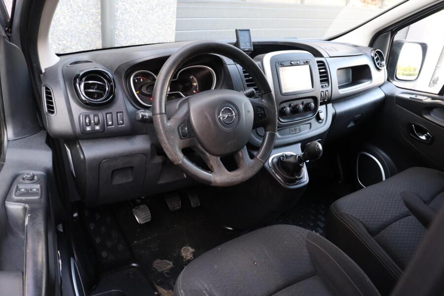 Opel Vivaro met kenteken VL-297-K – achteraanzicht